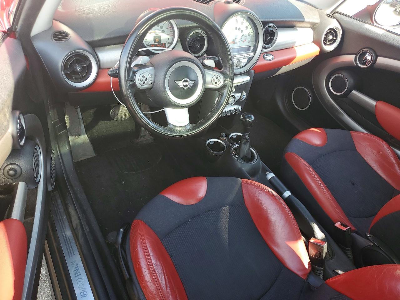 2007 Mini Cooper Red vin: WMWMF33557TT51758