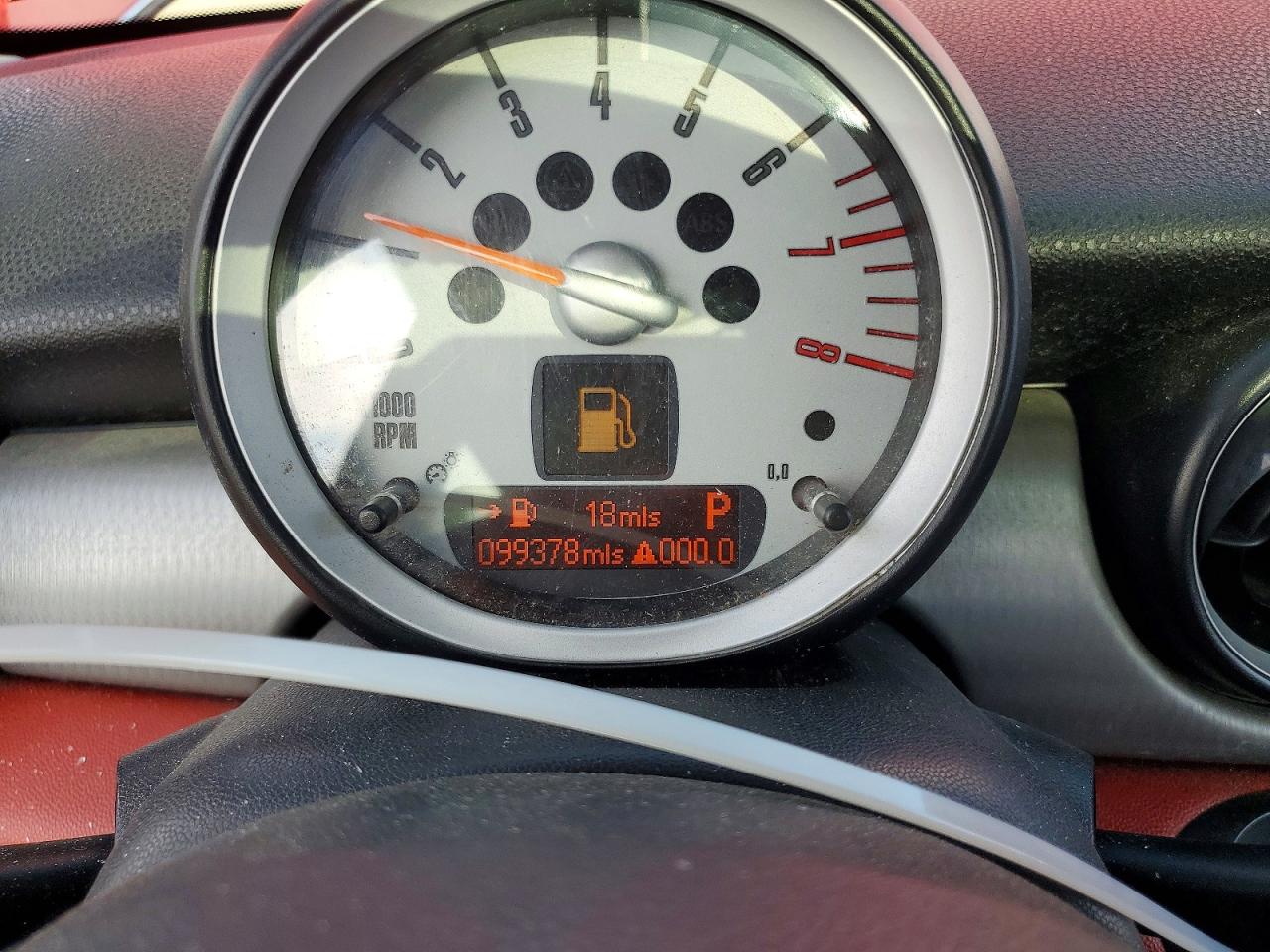 2007 Mini Cooper Red vin: WMWMF33557TT51758