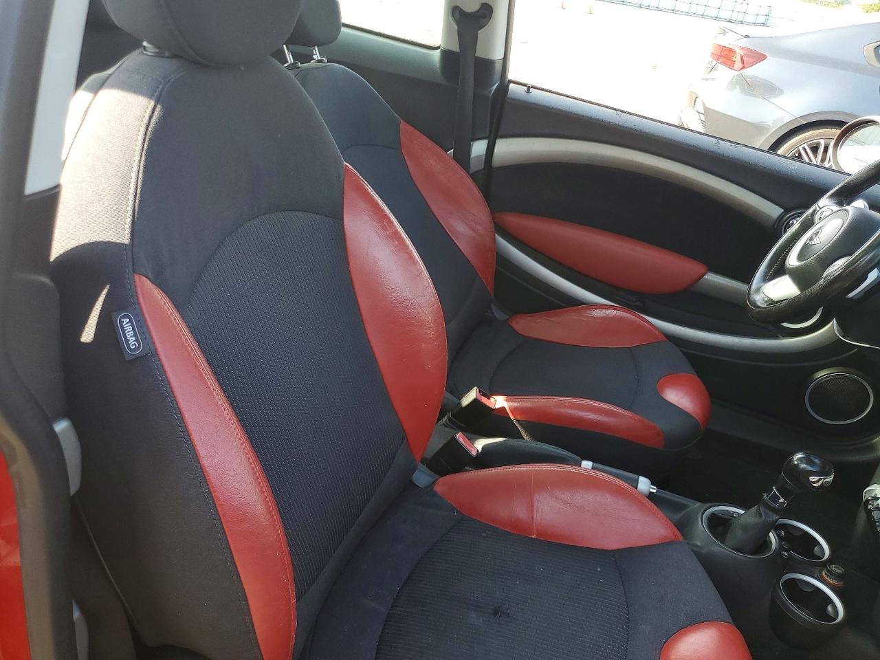 2007 Mini Cooper Red vin: WMWMF33557TT51758