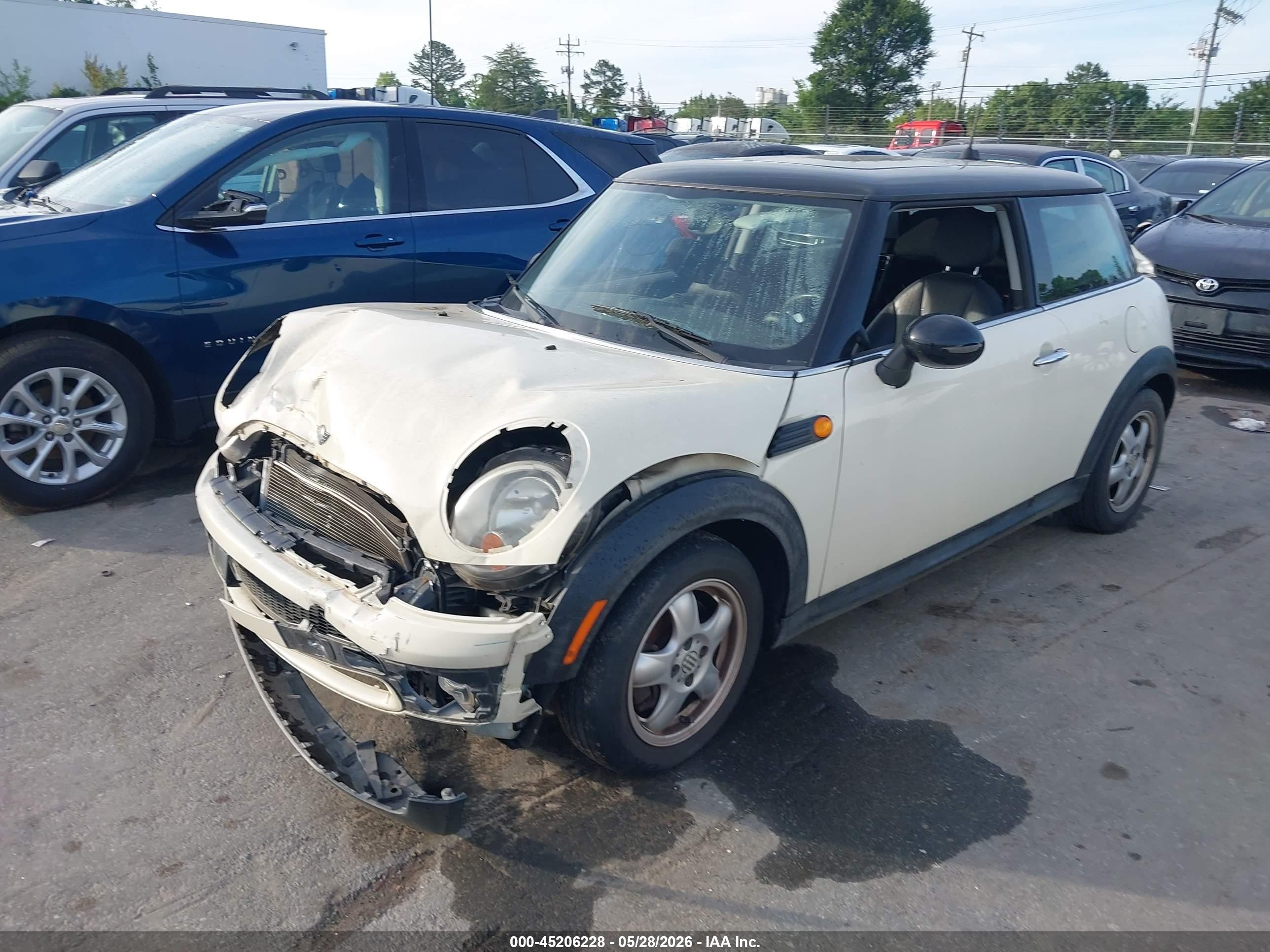 2007 Mini Cooper   White vin: WMWMF33557TT59164