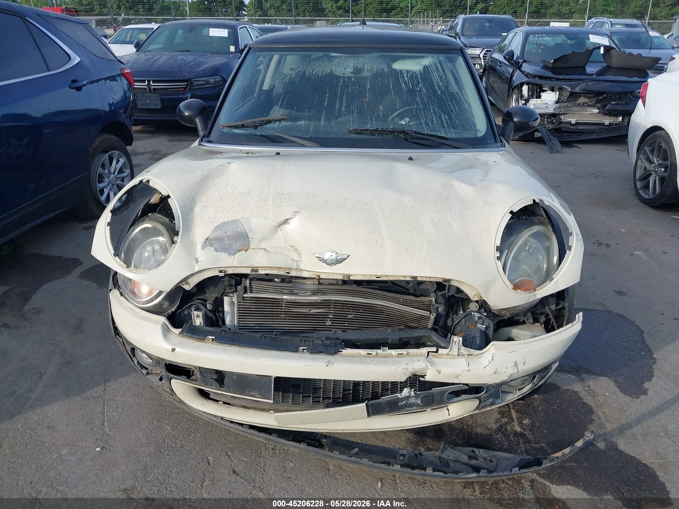 2007 Mini Cooper   White vin: WMWMF33557TT59164