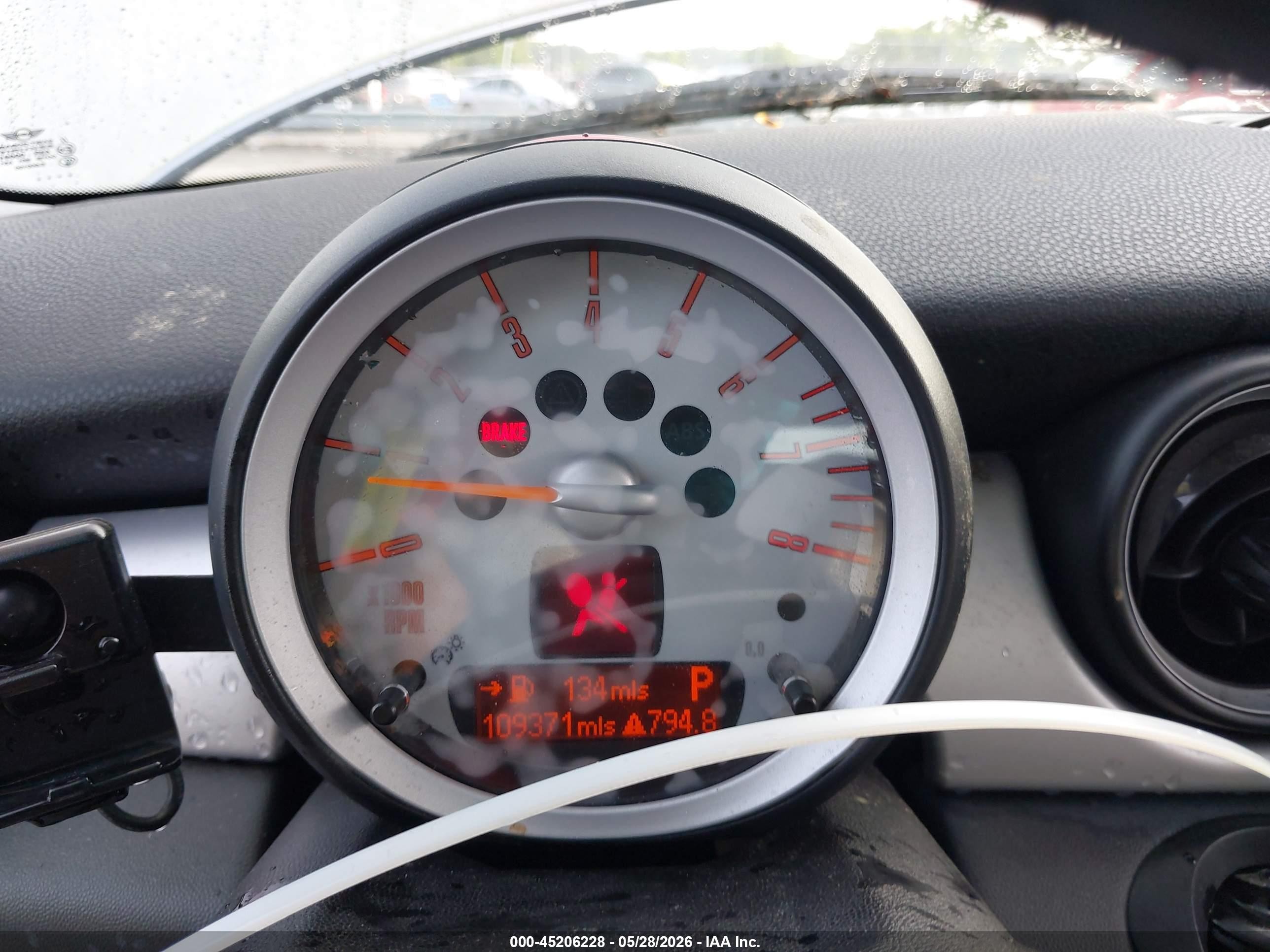 2007 Mini Cooper   White vin: WMWMF33557TT59164