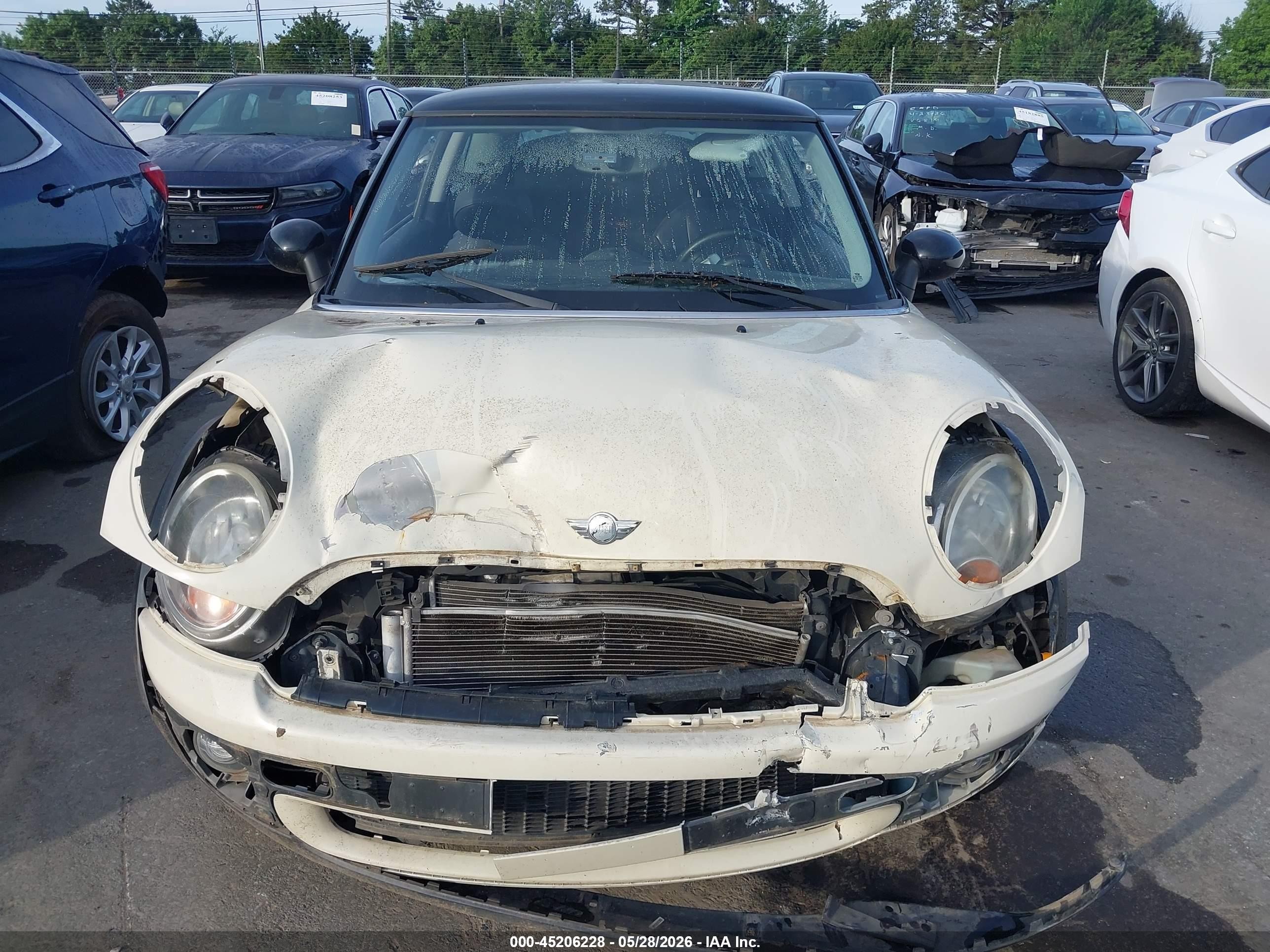 2007 Mini Cooper   White vin: WMWMF33557TT59164