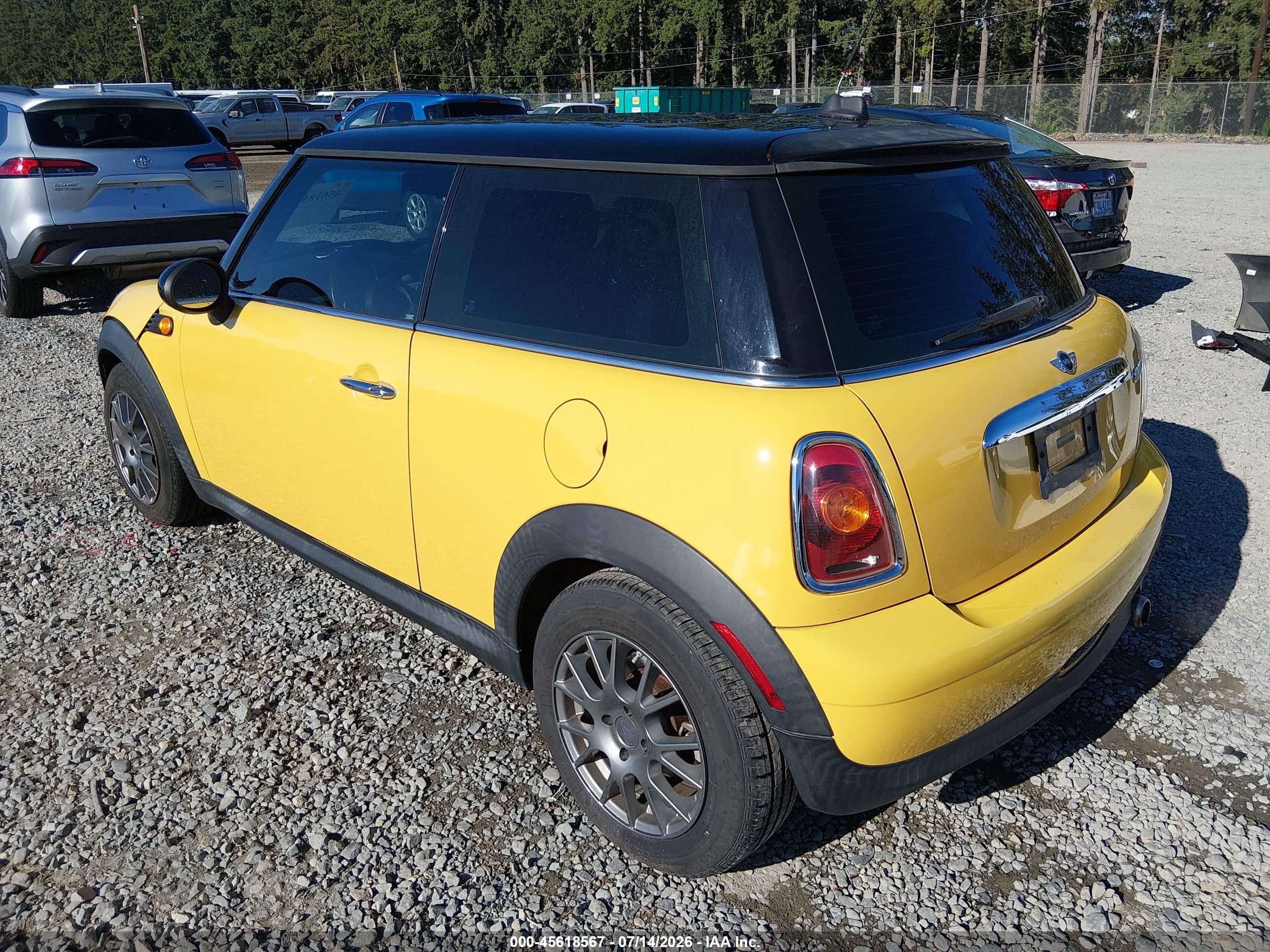 2008 Mini Cooper Hardtop   Yellow vin: WMWMF33558TT61787