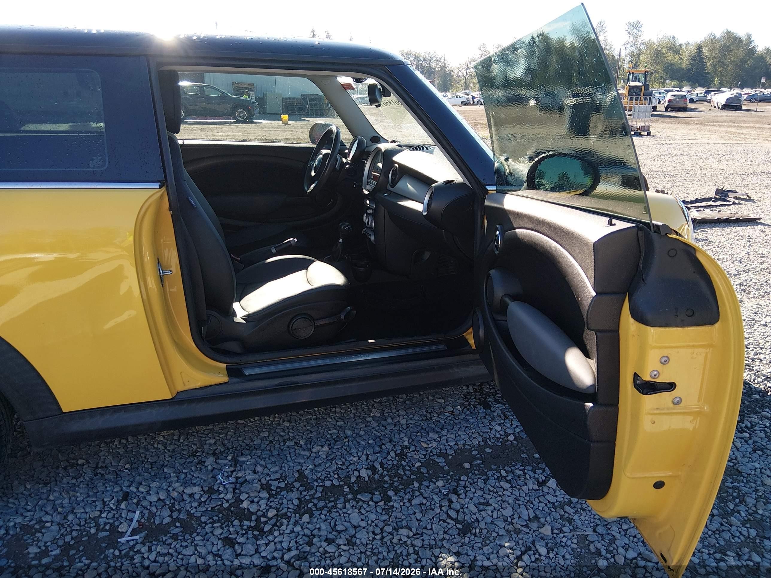 2008 Mini Cooper Hardtop   Yellow vin: WMWMF33558TT61787