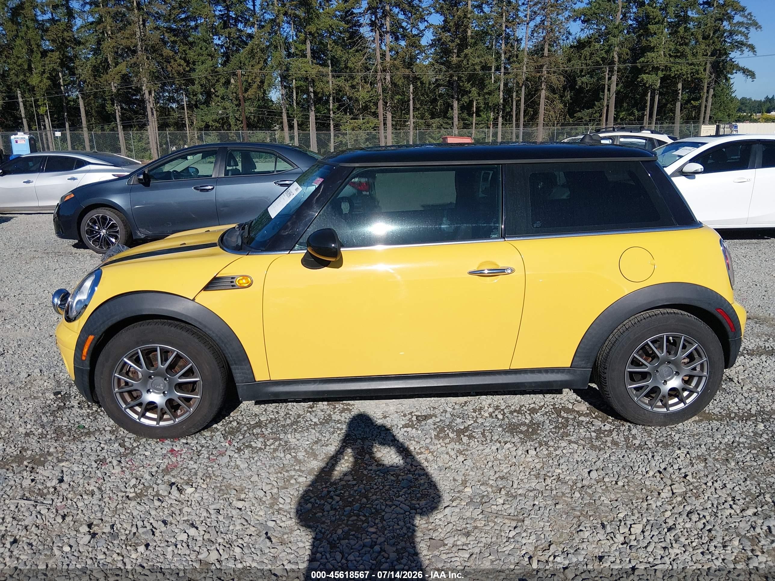 2008 Mini Cooper Hardtop   Yellow vin: WMWMF33558TT61787