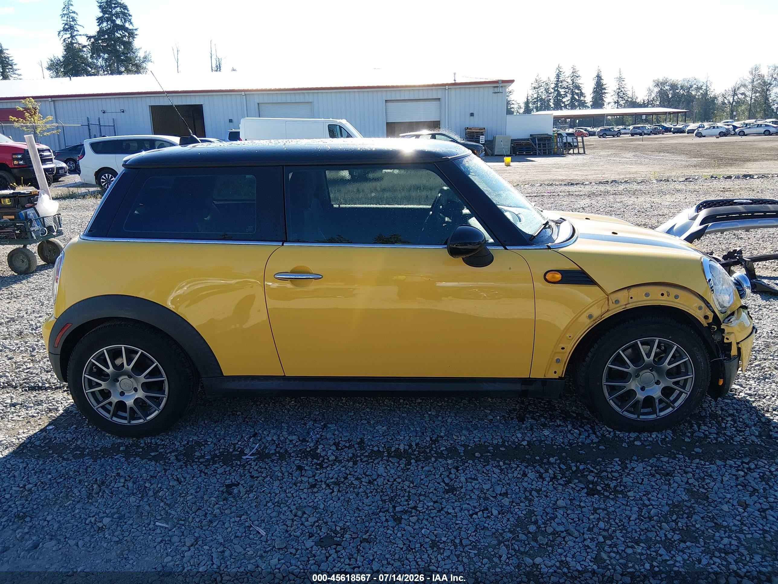 2008 Mini Cooper Hardtop   Yellow vin: WMWMF33558TT61787