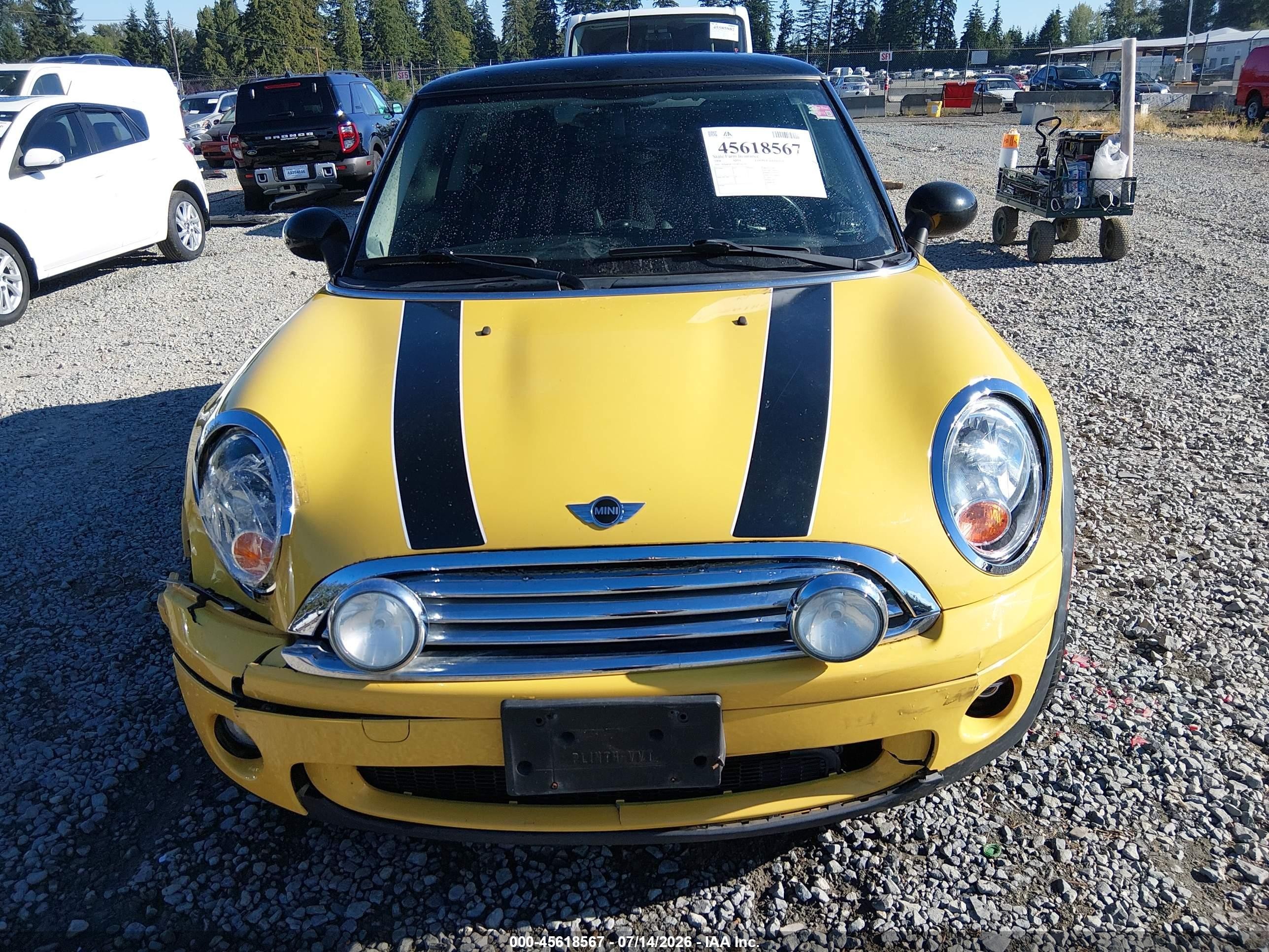2008 Mini Cooper Hardtop   Yellow vin: WMWMF33558TT61787