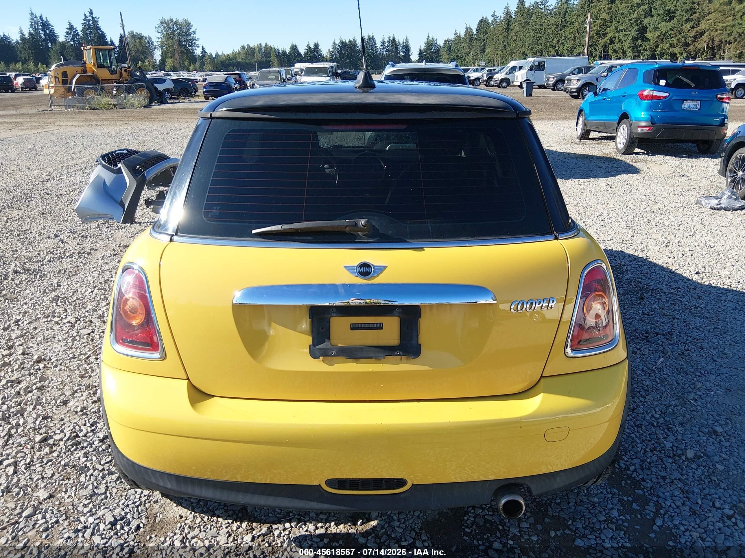 2008 Mini Cooper Hardtop   Yellow vin: WMWMF33558TT61787