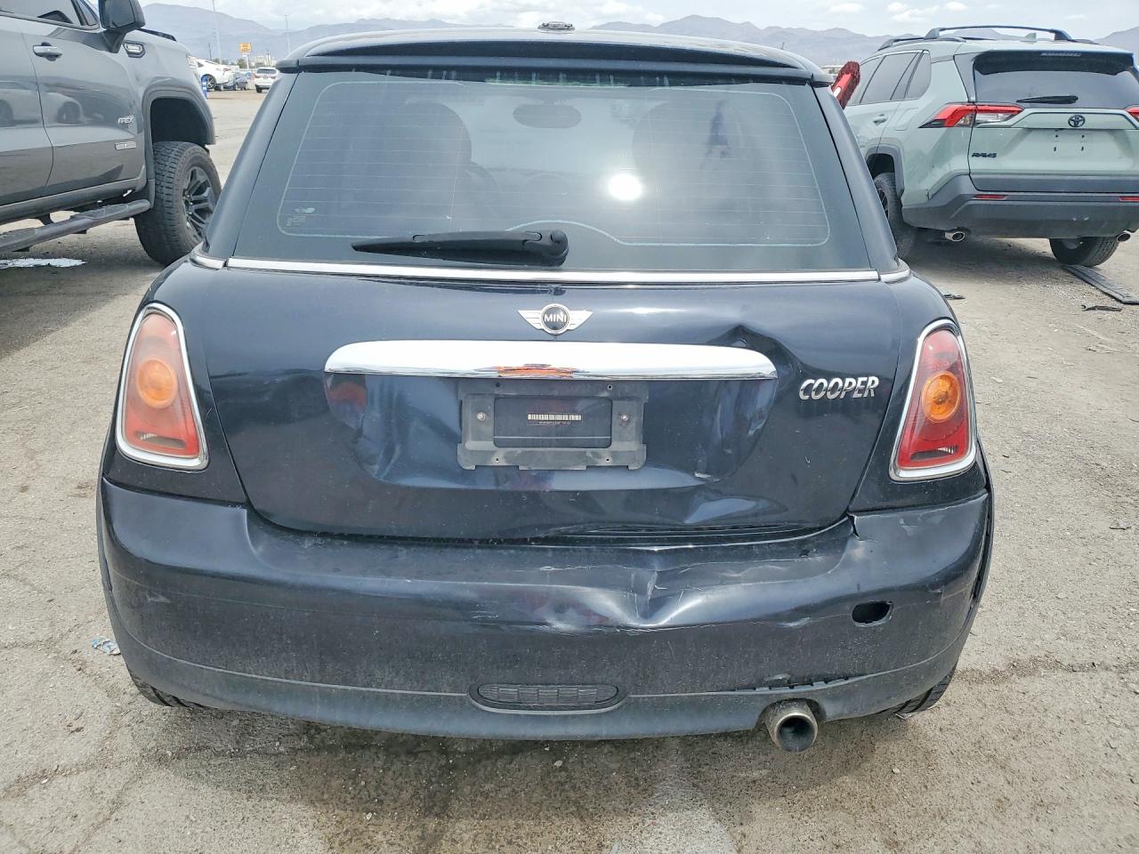 2008 Mini Cooper Черный vin: WMWMF33558TT67153