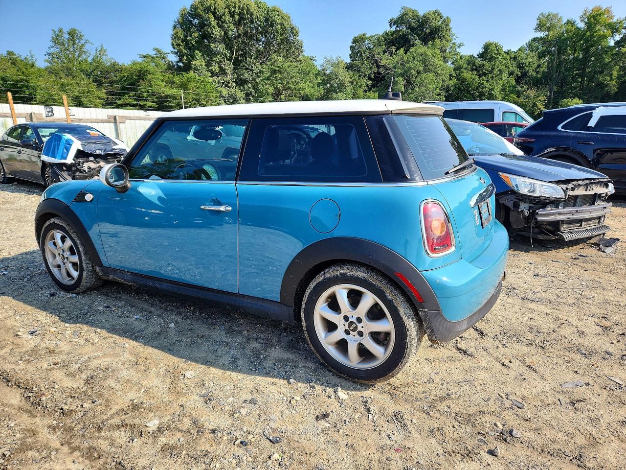 2008 Mini Cooper Blue vin: WMWMF33558TT68190