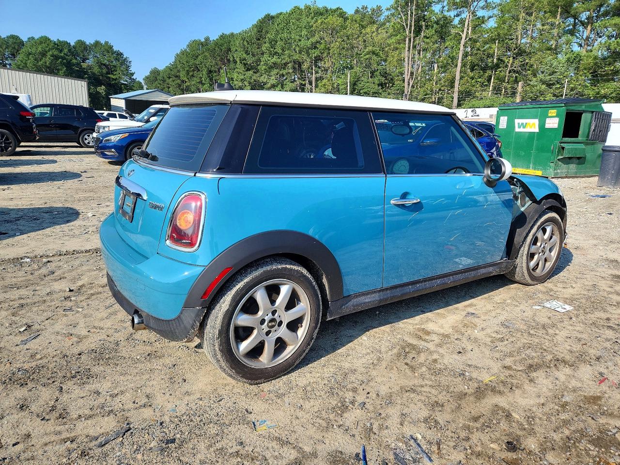 2008 Mini Cooper Blue vin: WMWMF33558TT68190