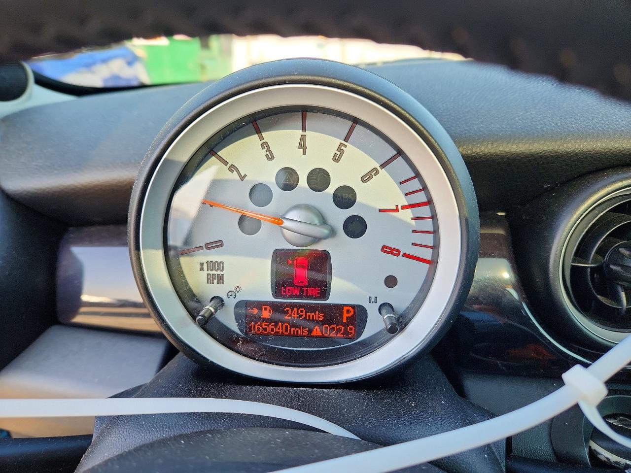 2008 Mini Cooper Blue vin: WMWMF33558TT68190