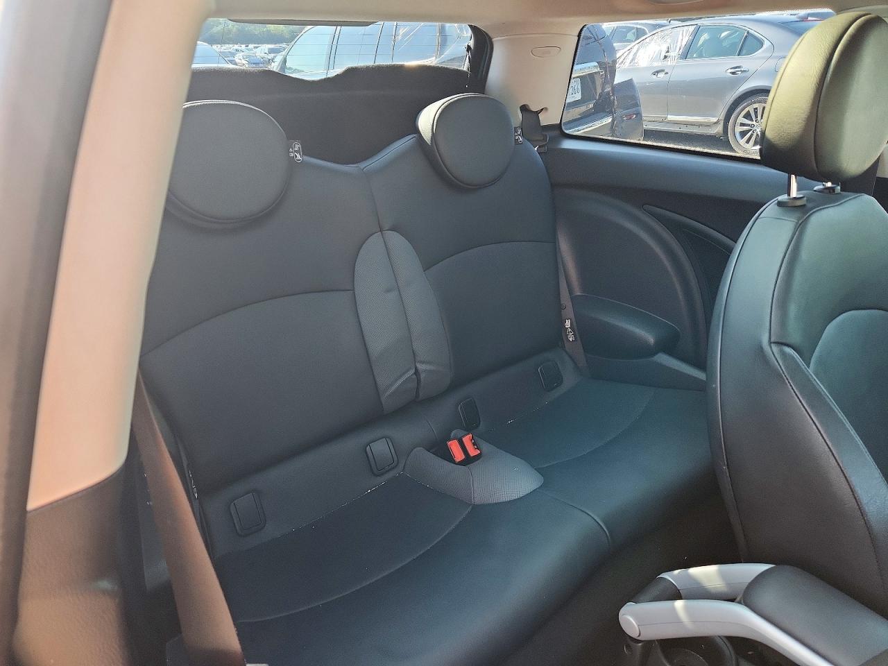 2008 Mini Cooper Blue vin: WMWMF33558TT68190