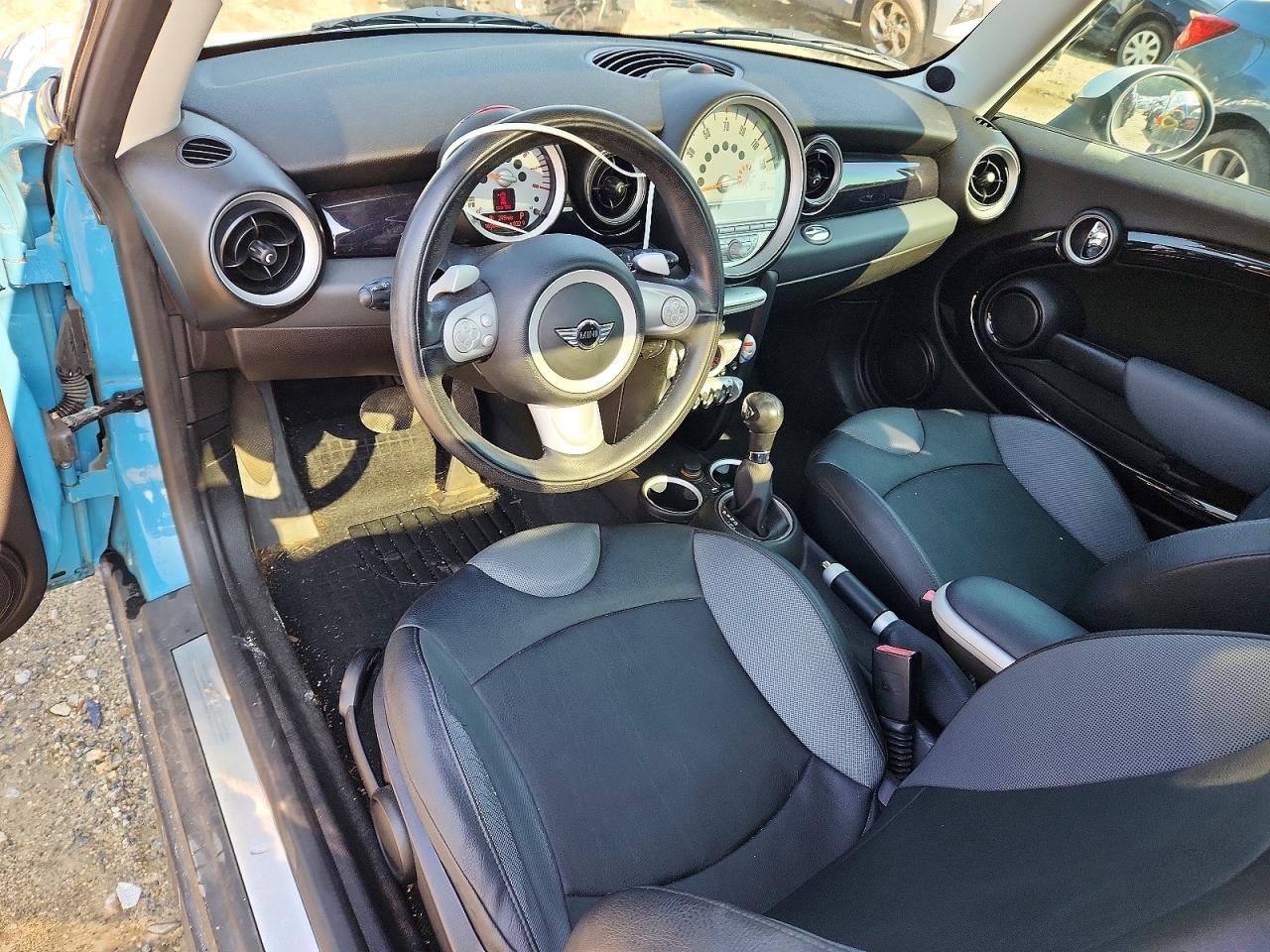 2008 Mini Cooper Blue vin: WMWMF33558TT68190