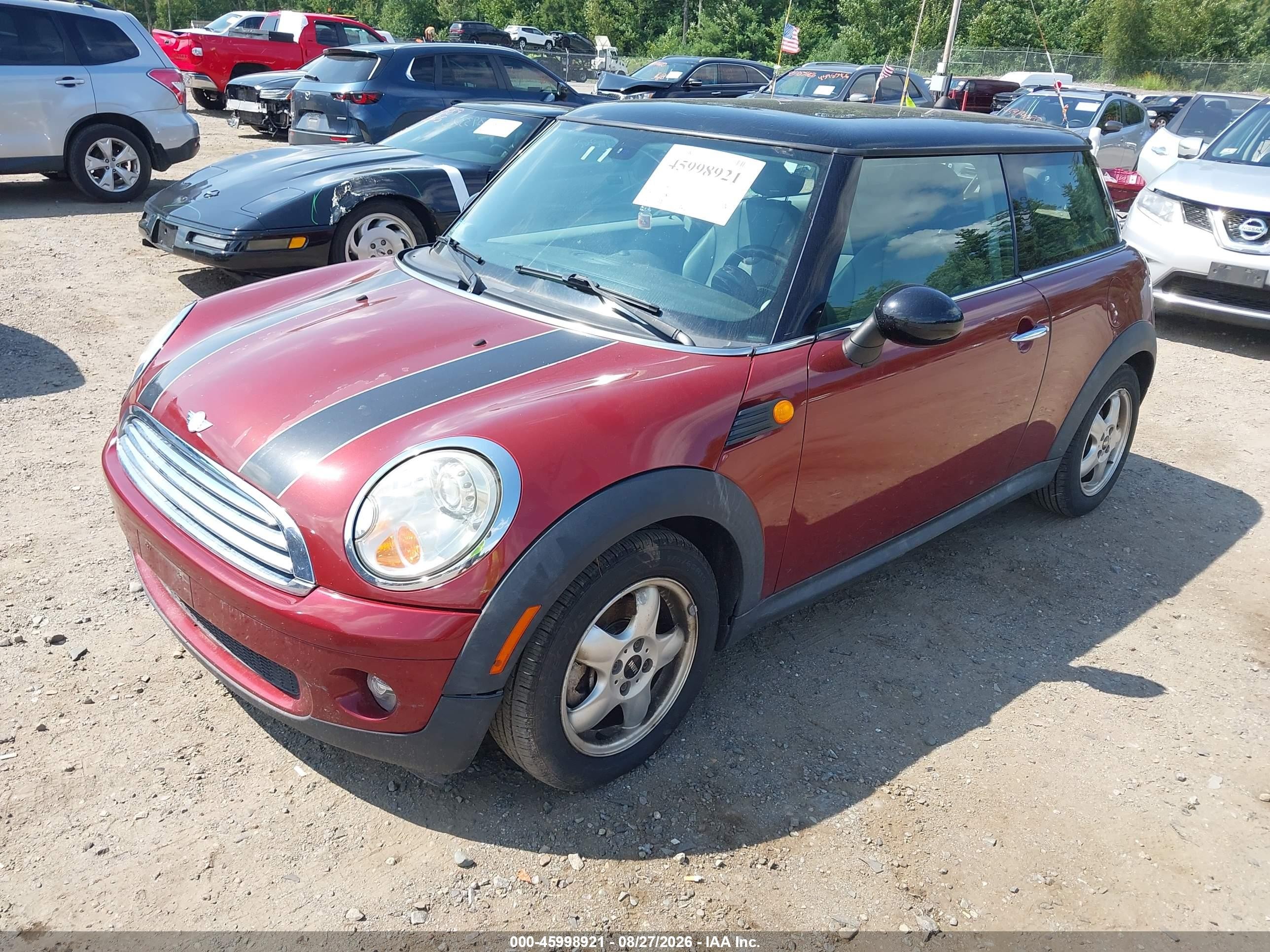 2007 Mini Cooper   Красный vin: WMWMF33567TU60200