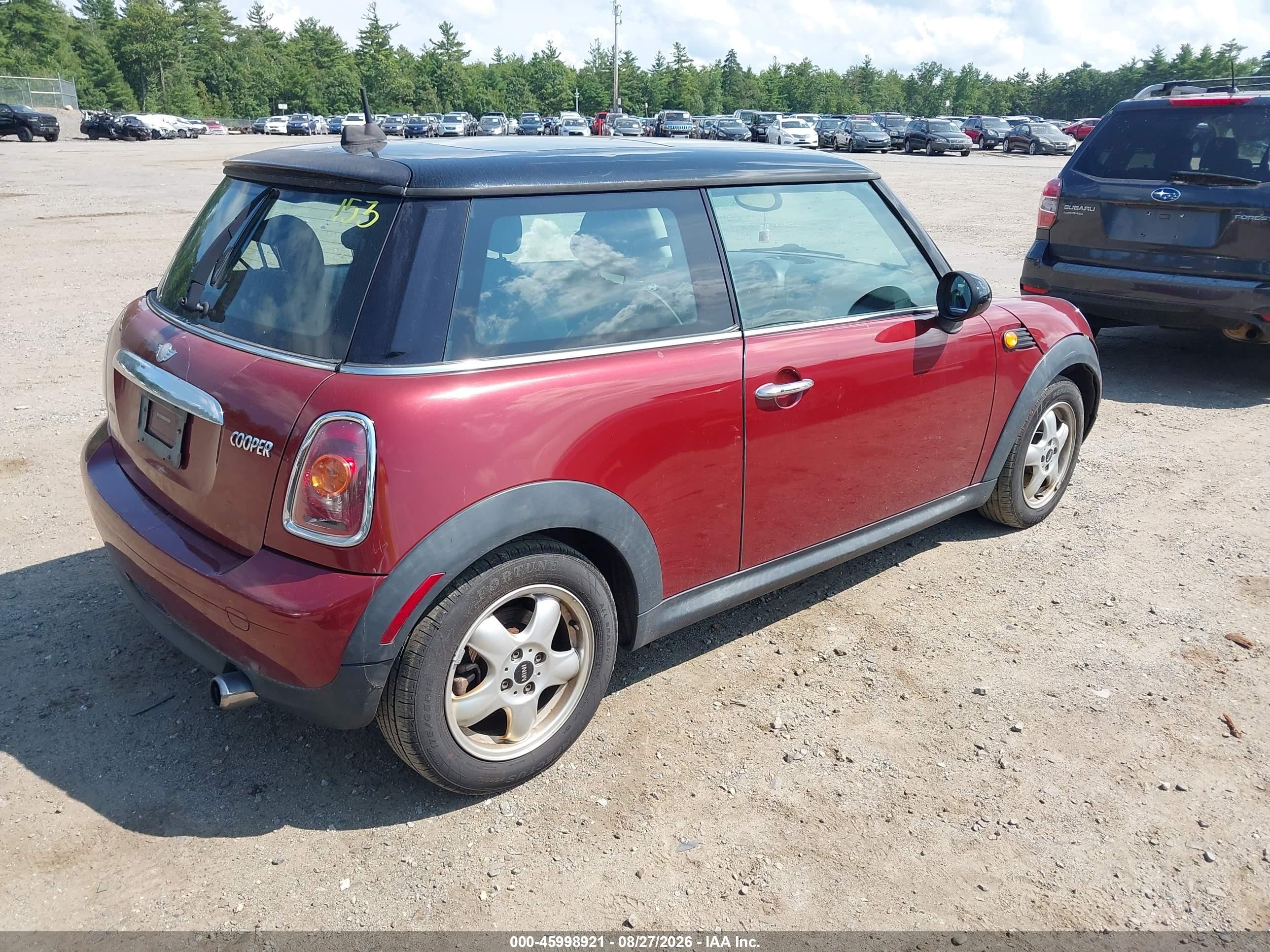 2007 Mini Cooper   Красный vin: WMWMF33567TU60200