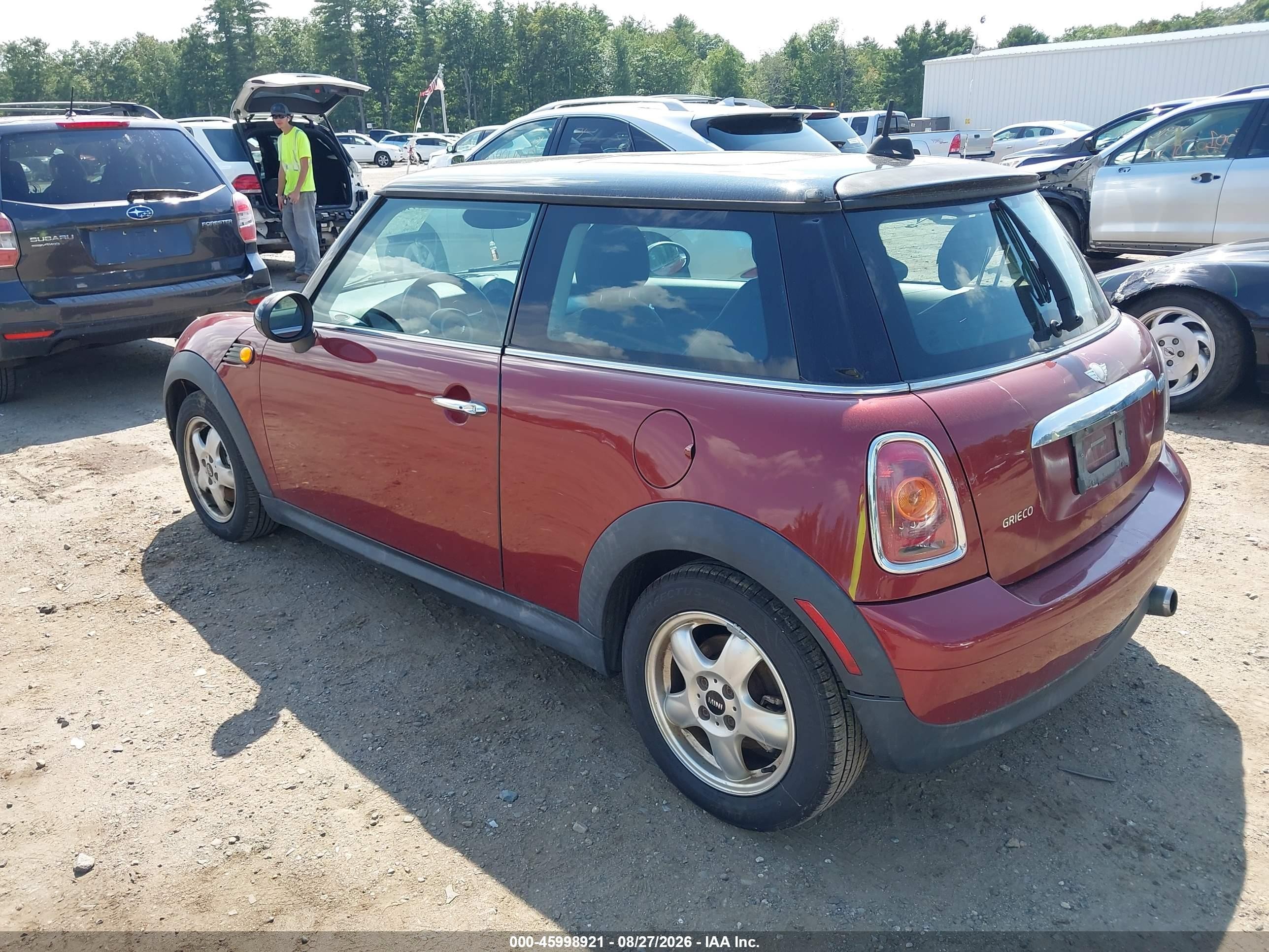 2007 Mini Cooper   Красный vin: WMWMF33567TU60200