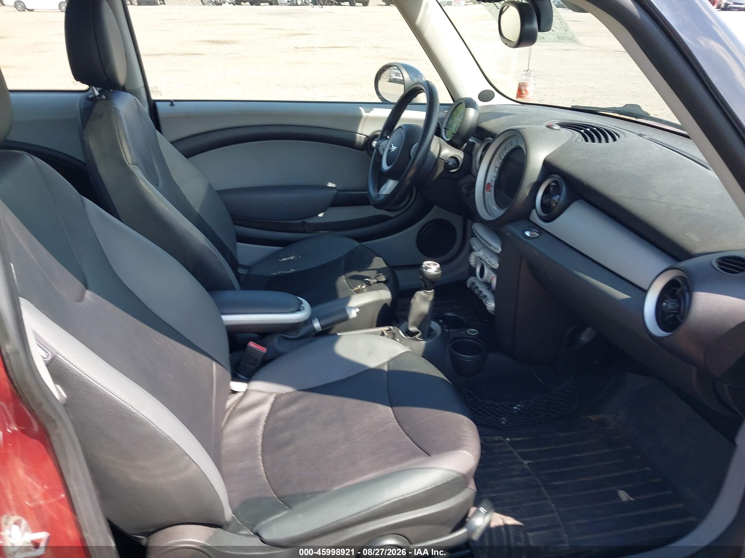 2007 Mini Cooper   Красный vin: WMWMF33567TU60200