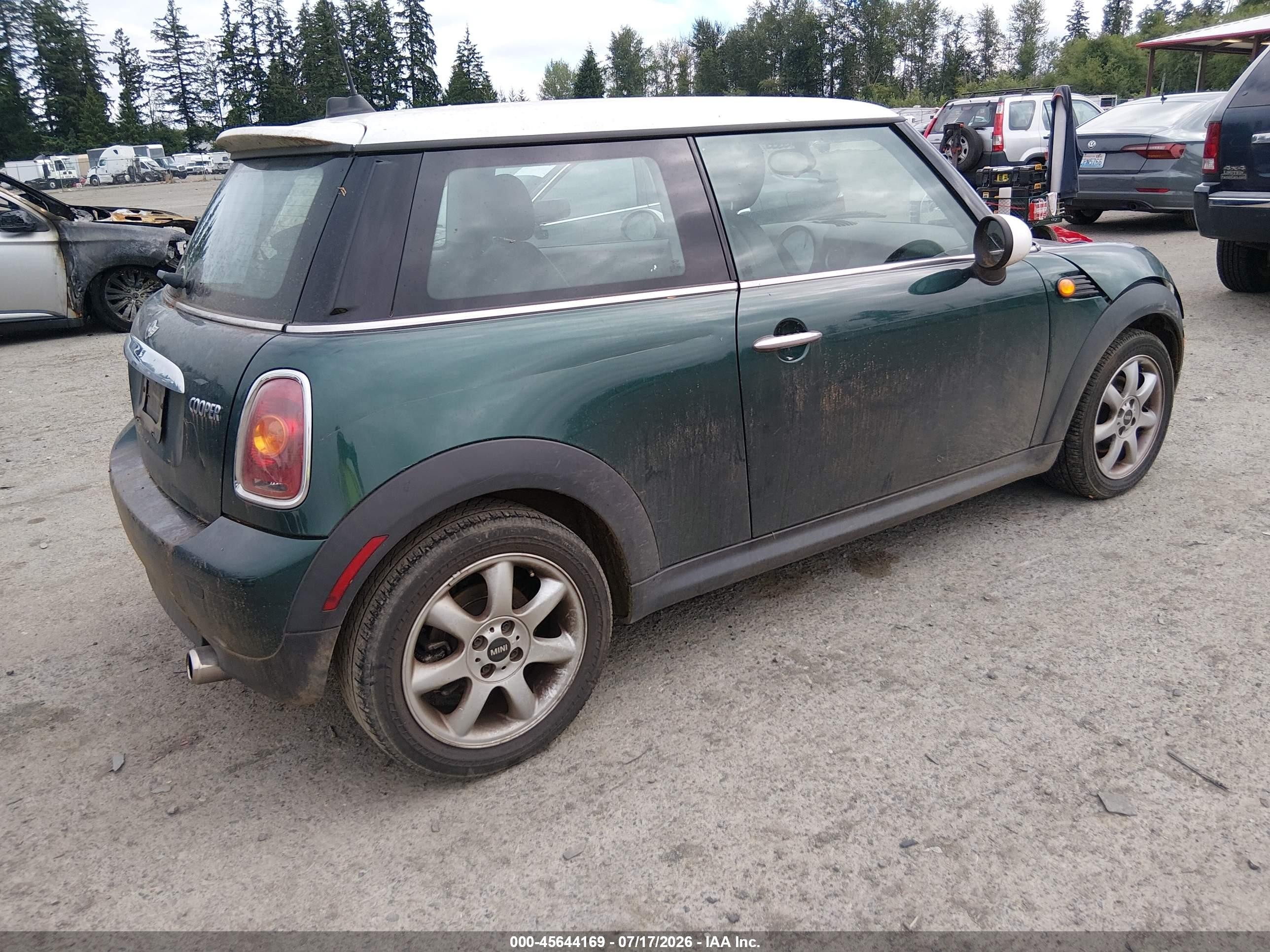 2007 Mini Cooper   Зеленый vin: WMWMF33567TU60648