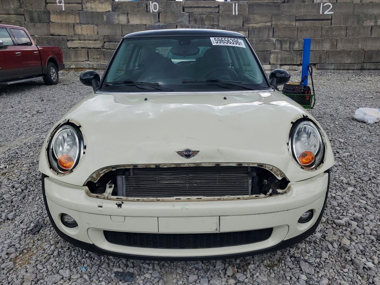 2007 Mini Cooper Cream vin: WMWMF33567TU62741