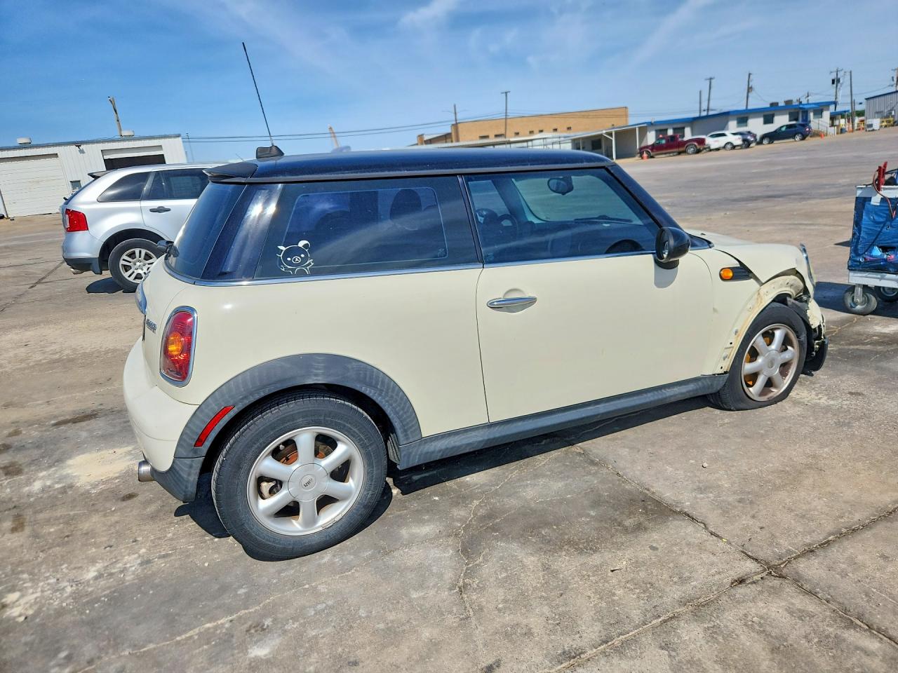 2009 Mini Cooper Cream vin: WMWMF33569TW70444