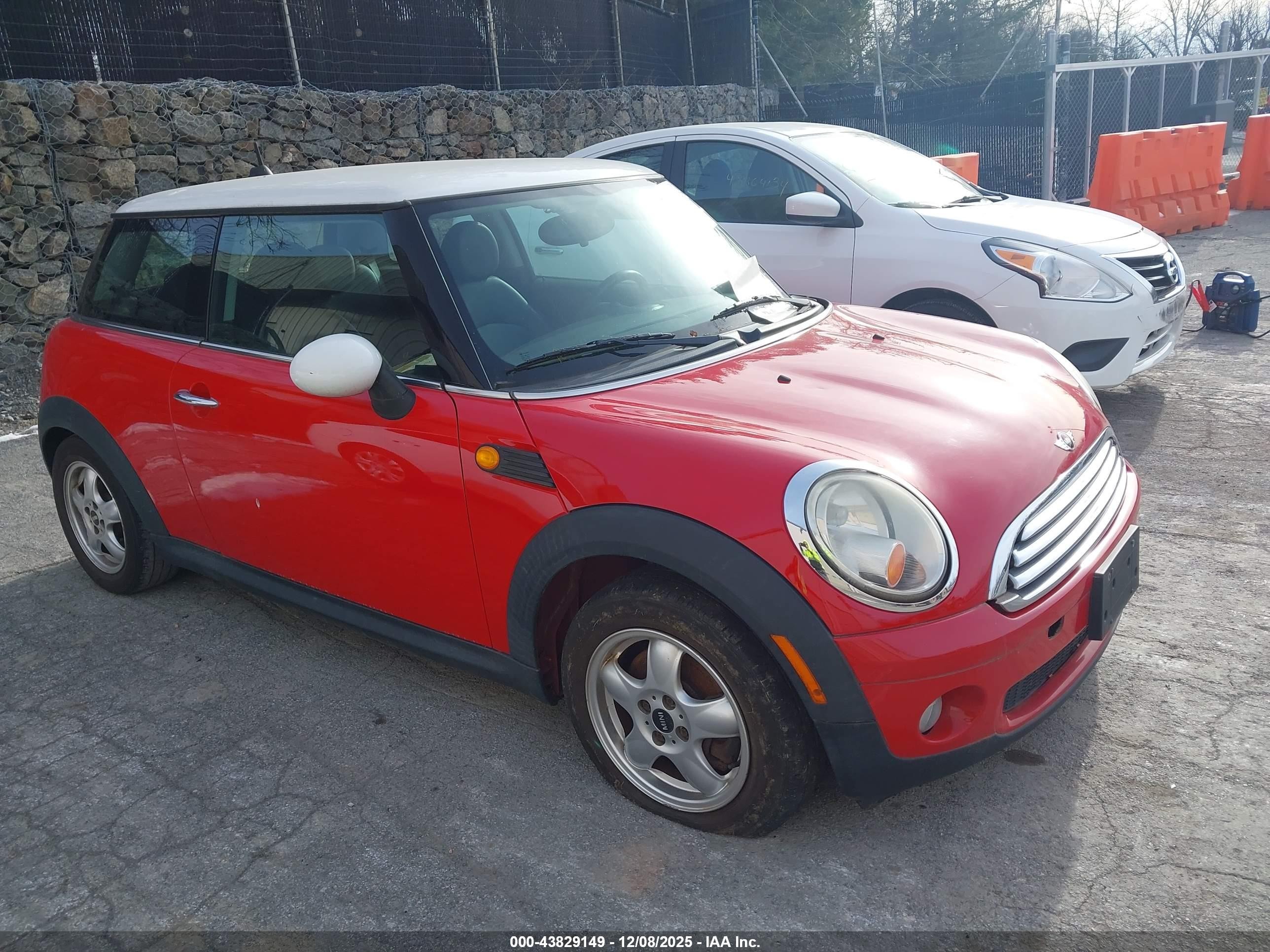 2007 Mini Cooper   Red vin: WMWMF33577TL67458
