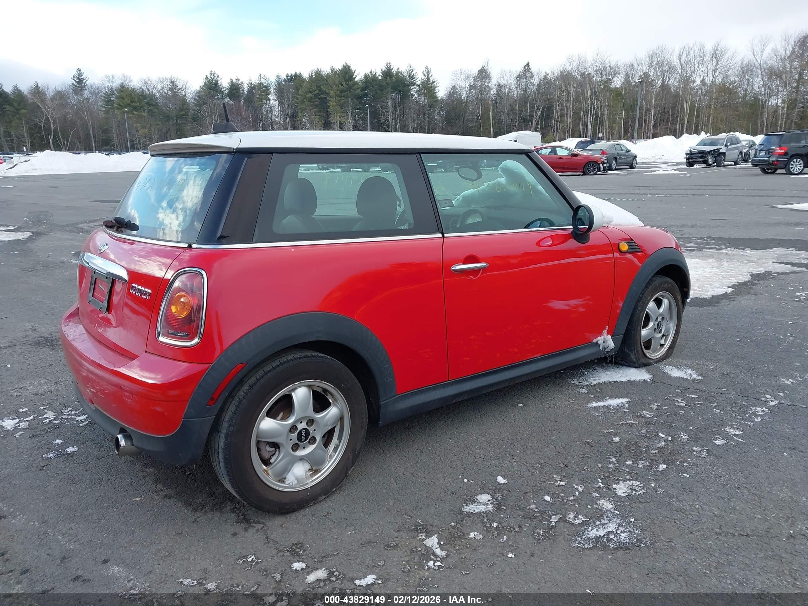 2007 Mini Cooper   Red vin: WMWMF33577TL67458