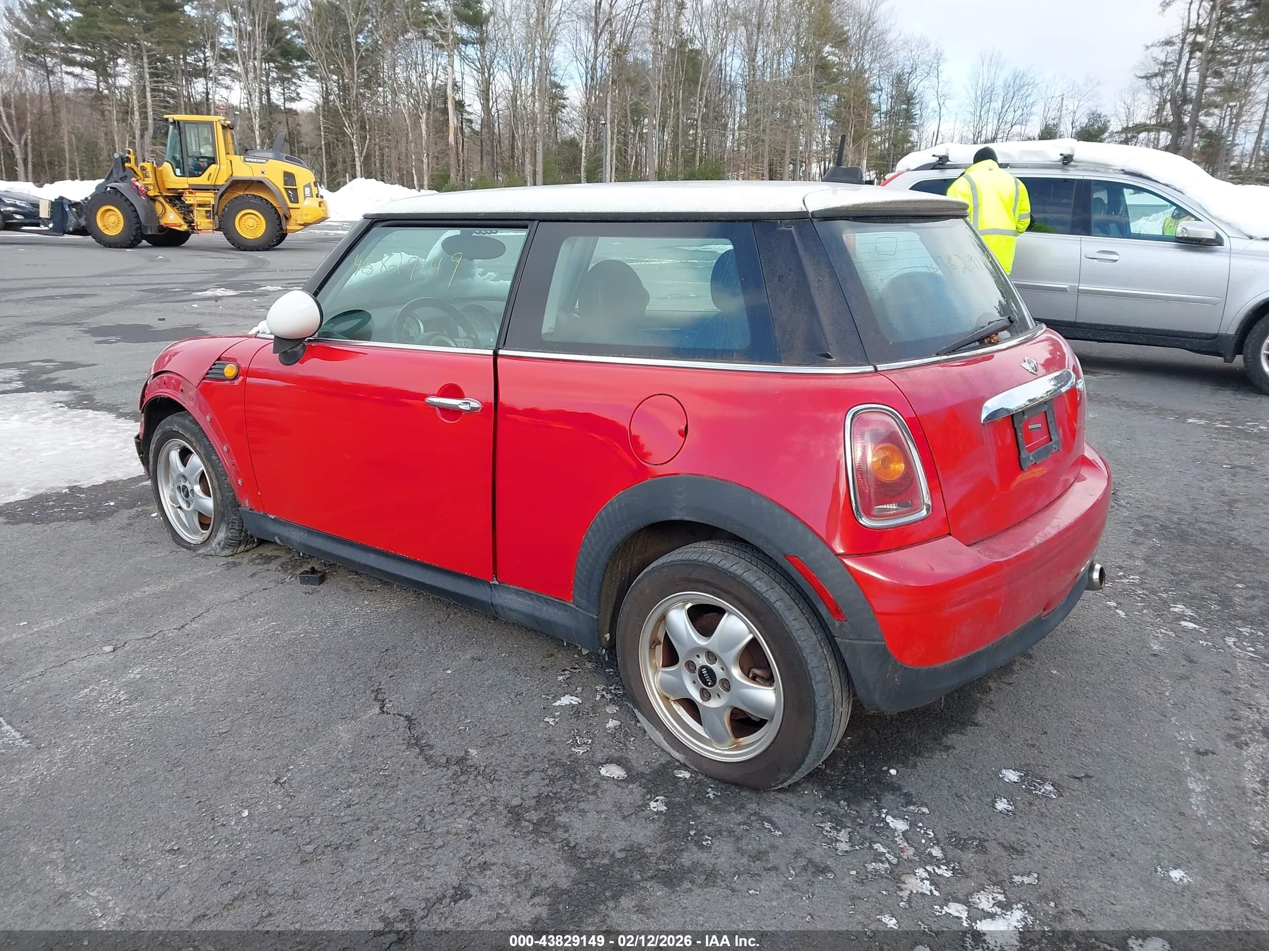 2007 Mini Cooper   Red vin: WMWMF33577TL67458