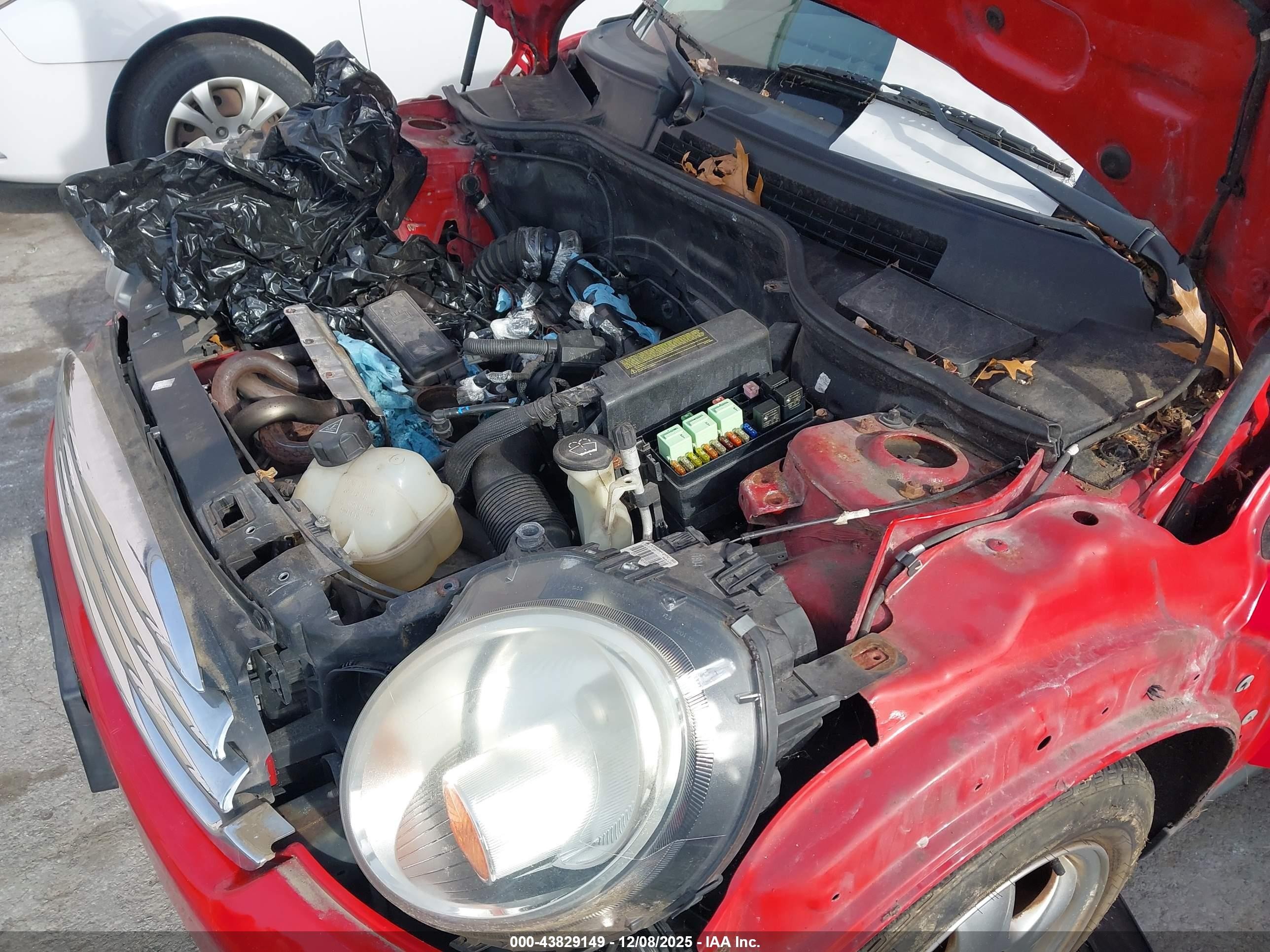 2007 Mini Cooper   Red vin: WMWMF33577TL67458