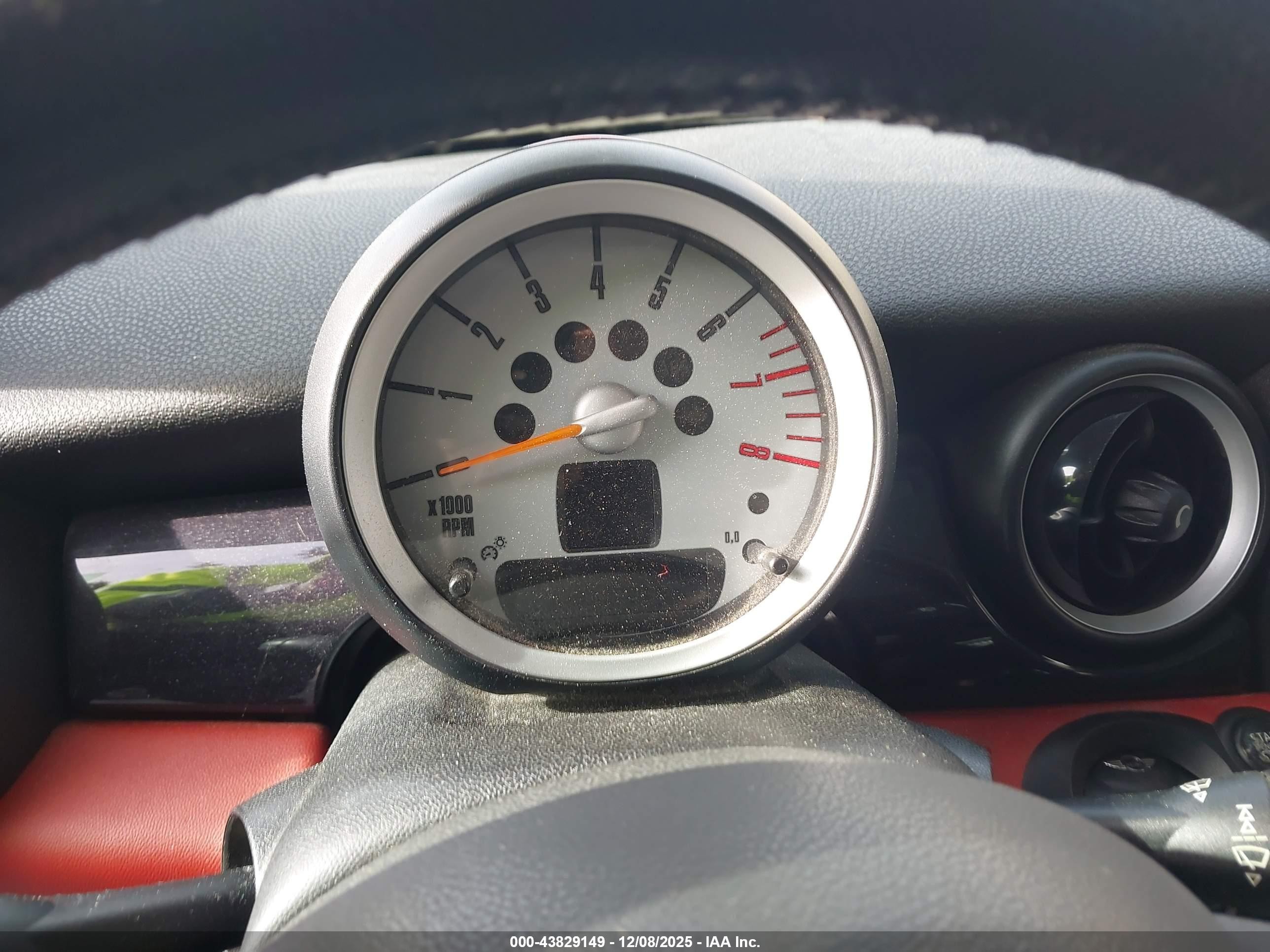 2007 Mini Cooper   Red vin: WMWMF33577TL67458