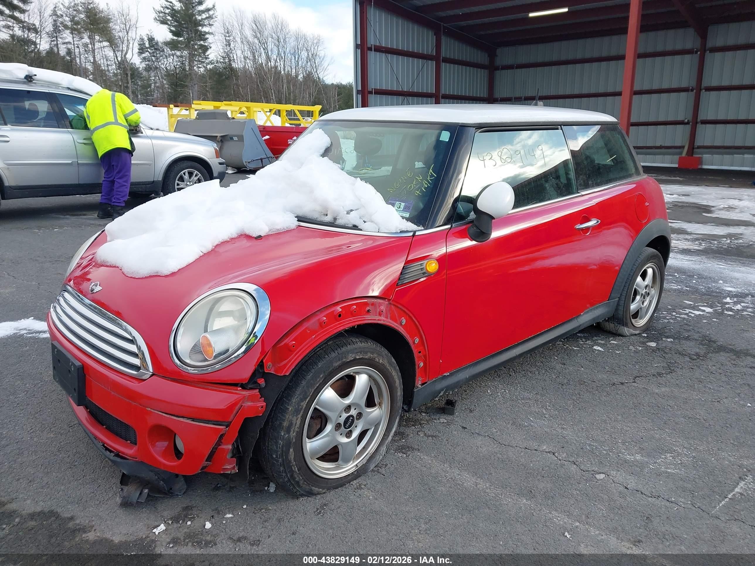 2007 Mini Cooper   Red vin: WMWMF33577TL67458