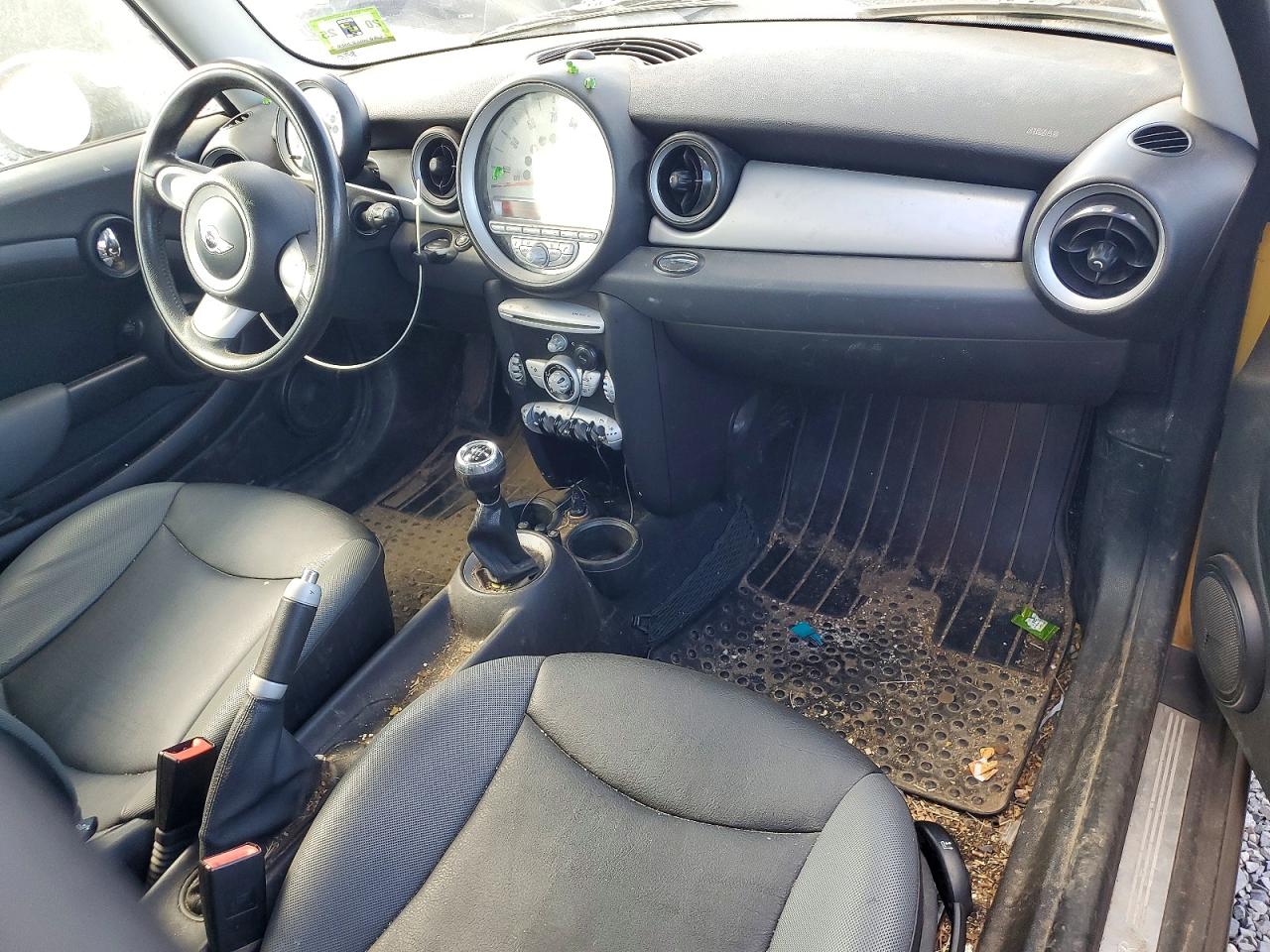 2007 Mini Cooper Yellow vin: WMWMF33577TU62876