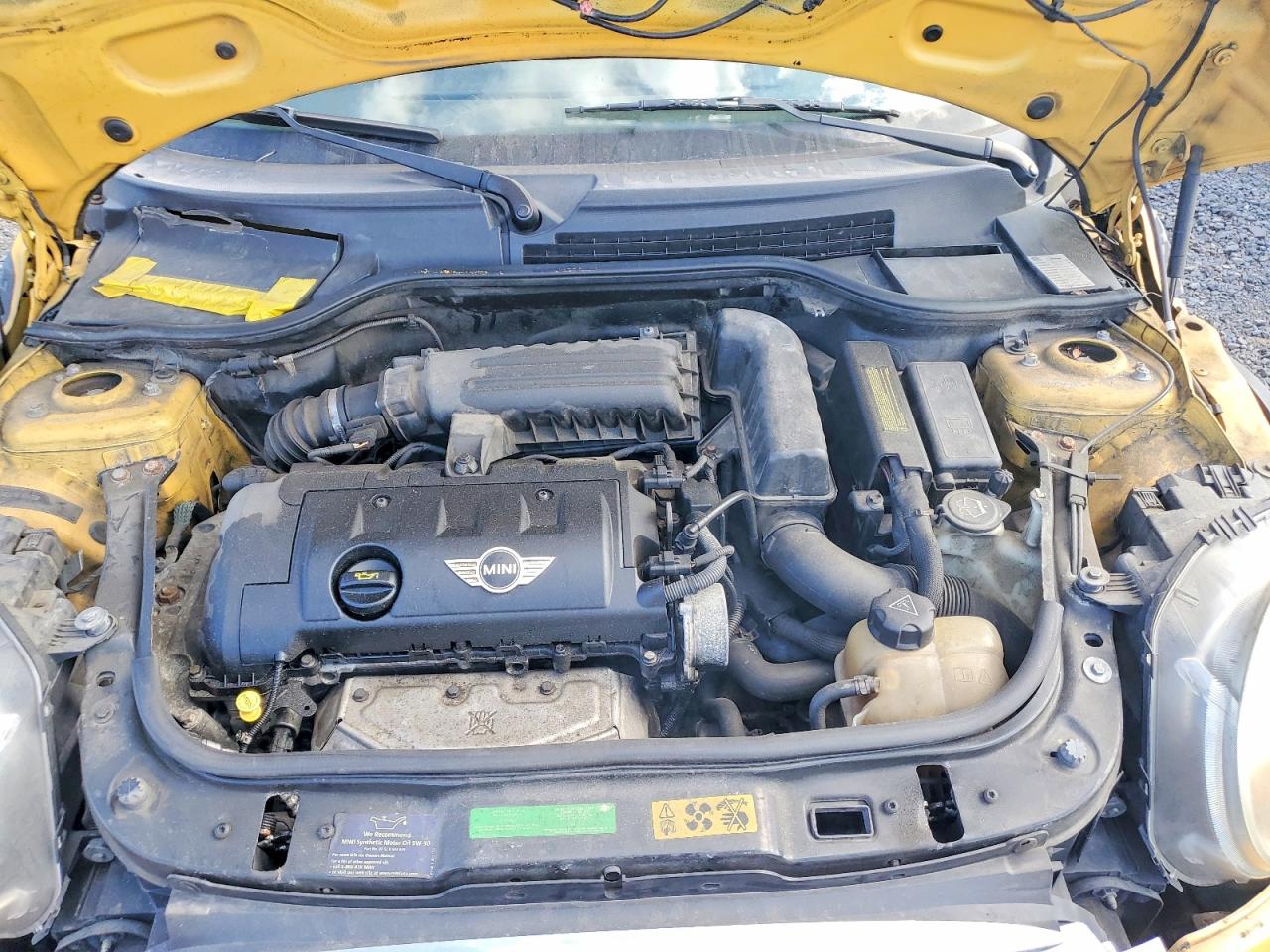 2007 Mini Cooper Yellow vin: WMWMF33577TU62876