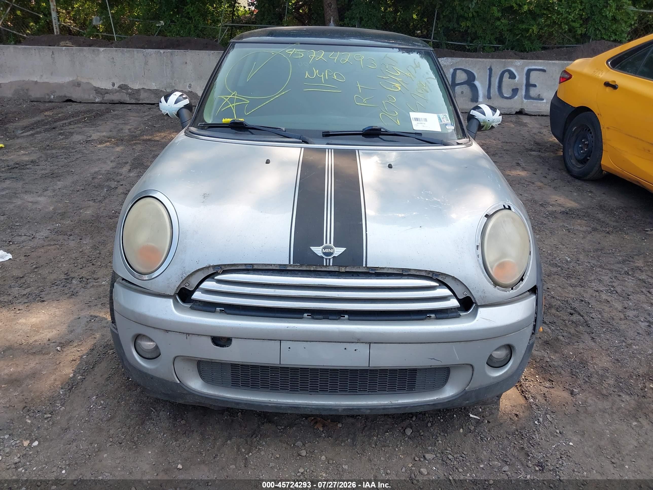 2007 Mini Cooper   Silver vin: WMWMF33577TU63574