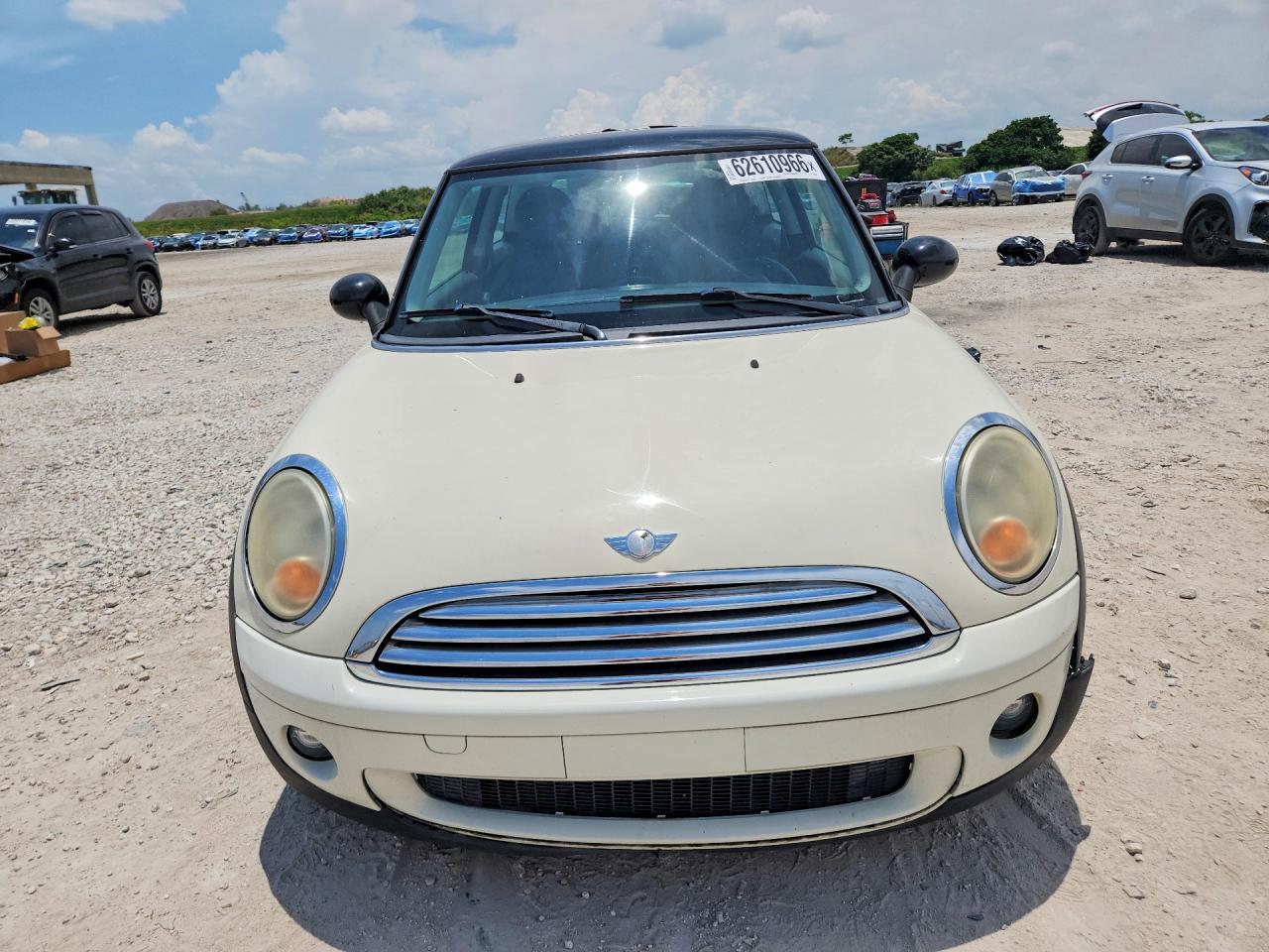 2008 Mini Cooper Cream vin: WMWMF33578TT66280