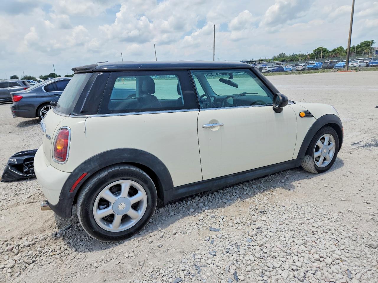 2008 Mini Cooper Cream vin: WMWMF33578TT66280