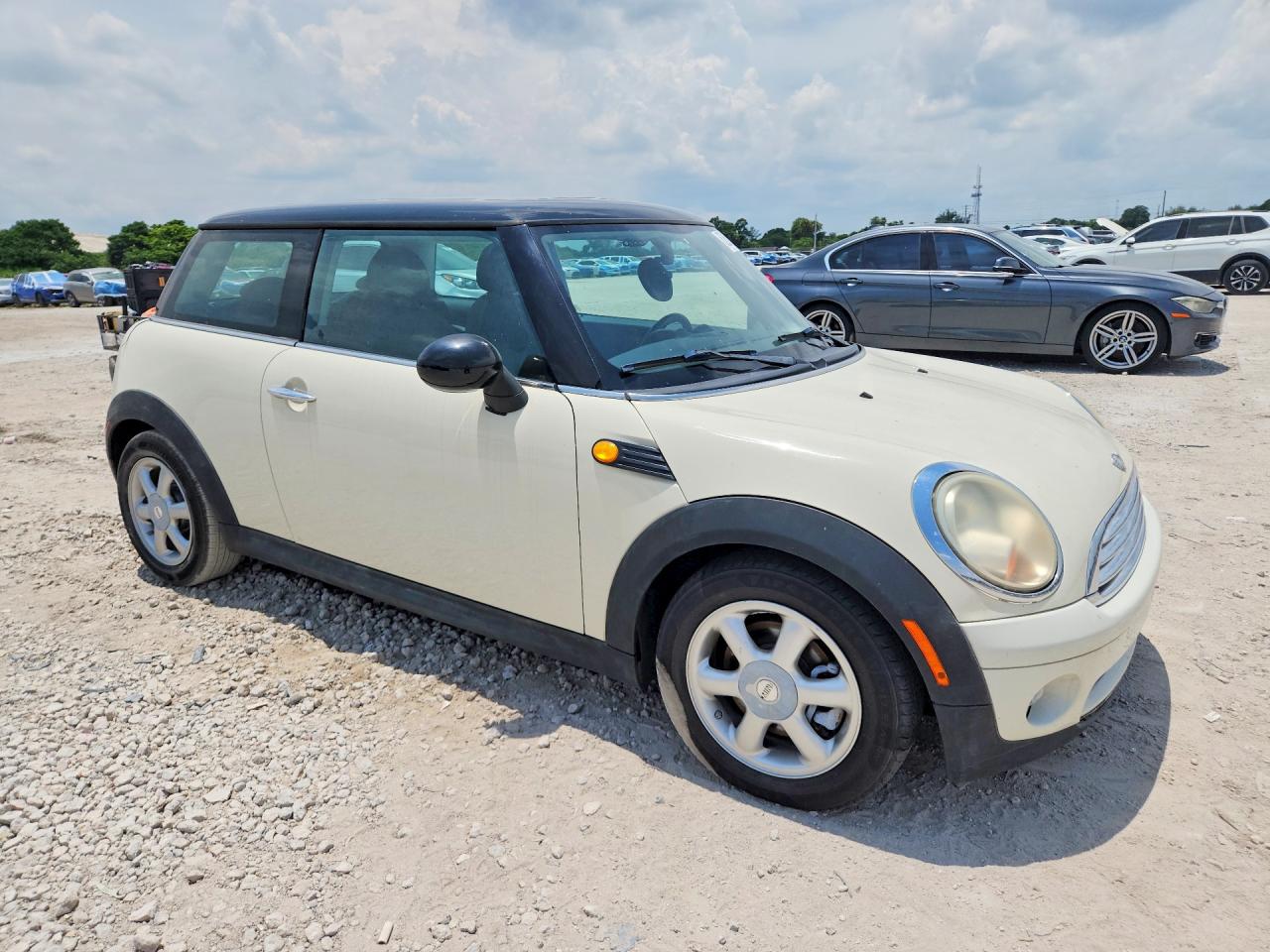 2008 Mini Cooper Cream vin: WMWMF33578TT66280