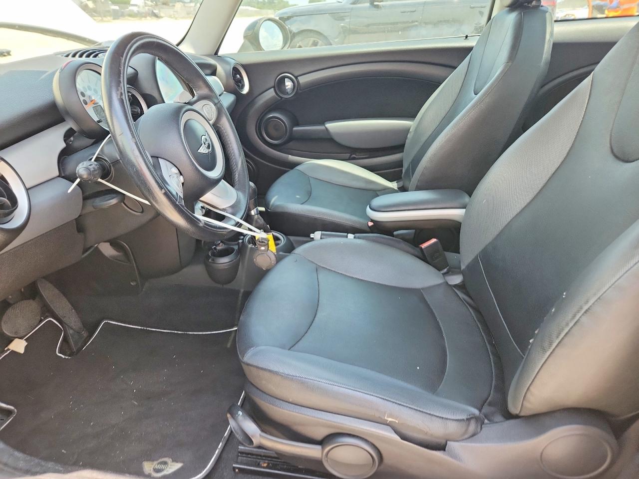 2008 Mini Cooper Cream vin: WMWMF33578TT66280