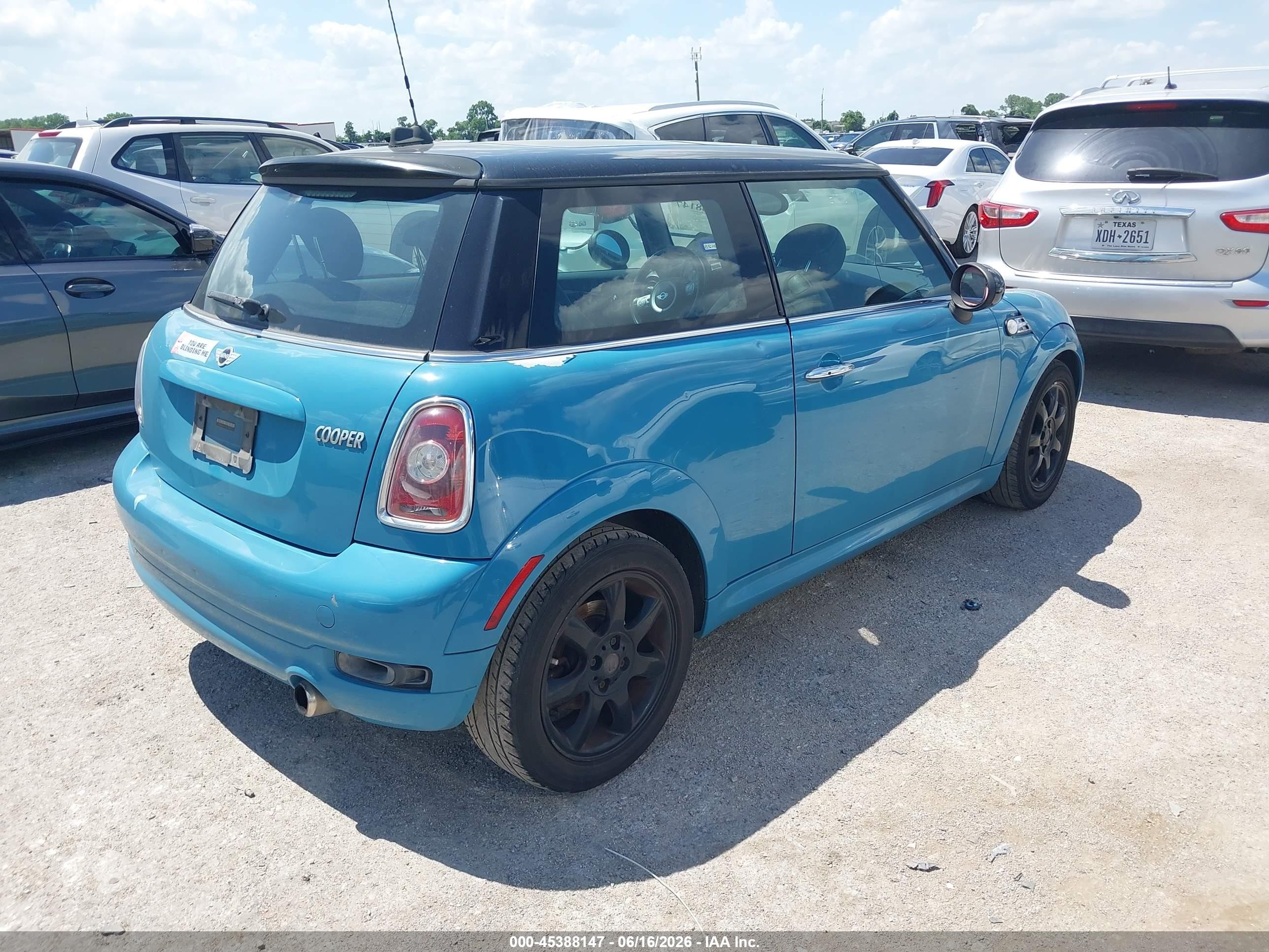 2009 Mini Cooper   Light Blue vin: WMWMF33579TW76575