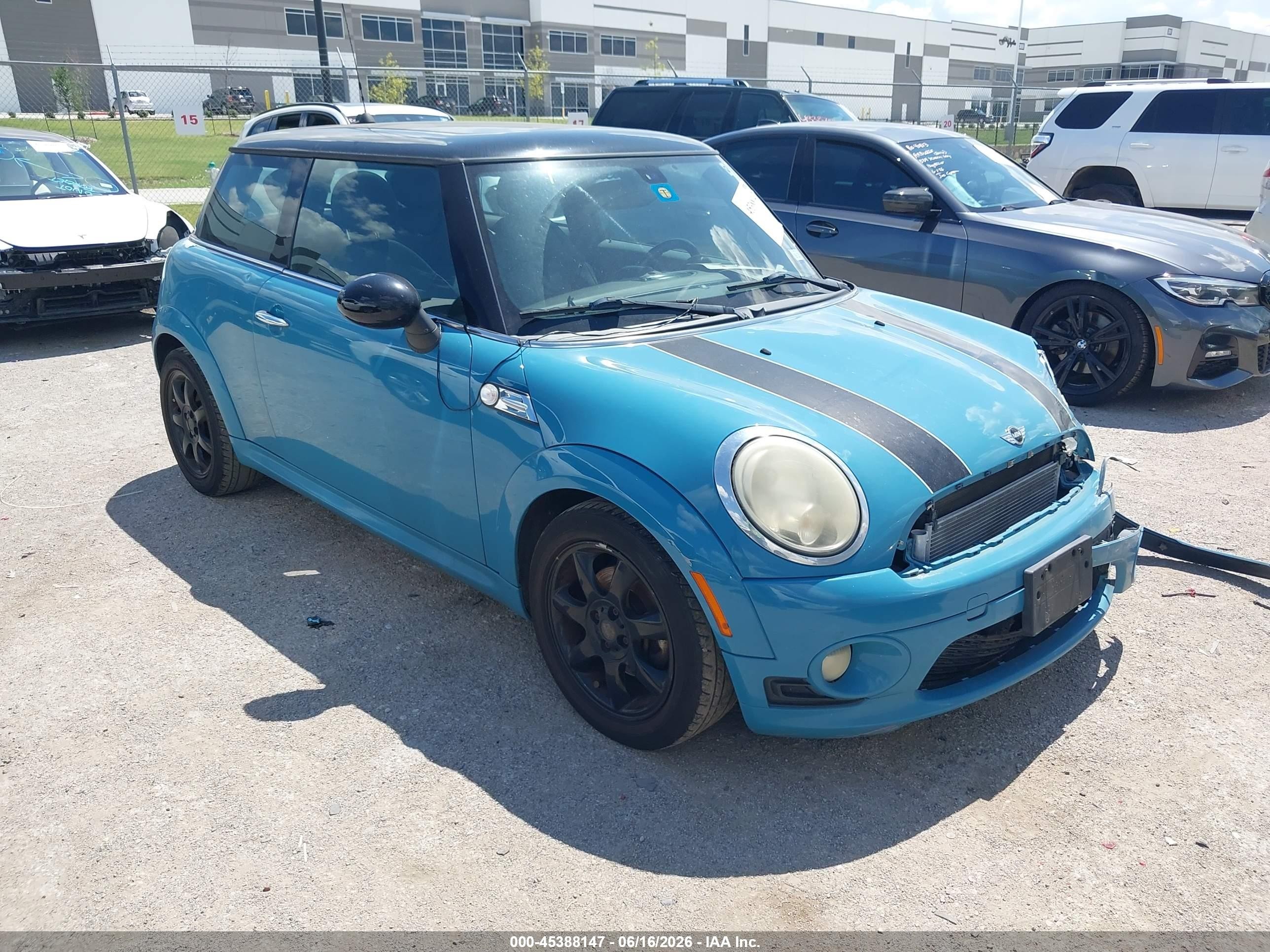 2009 Mini Cooper   Light Blue vin: WMWMF33579TW76575