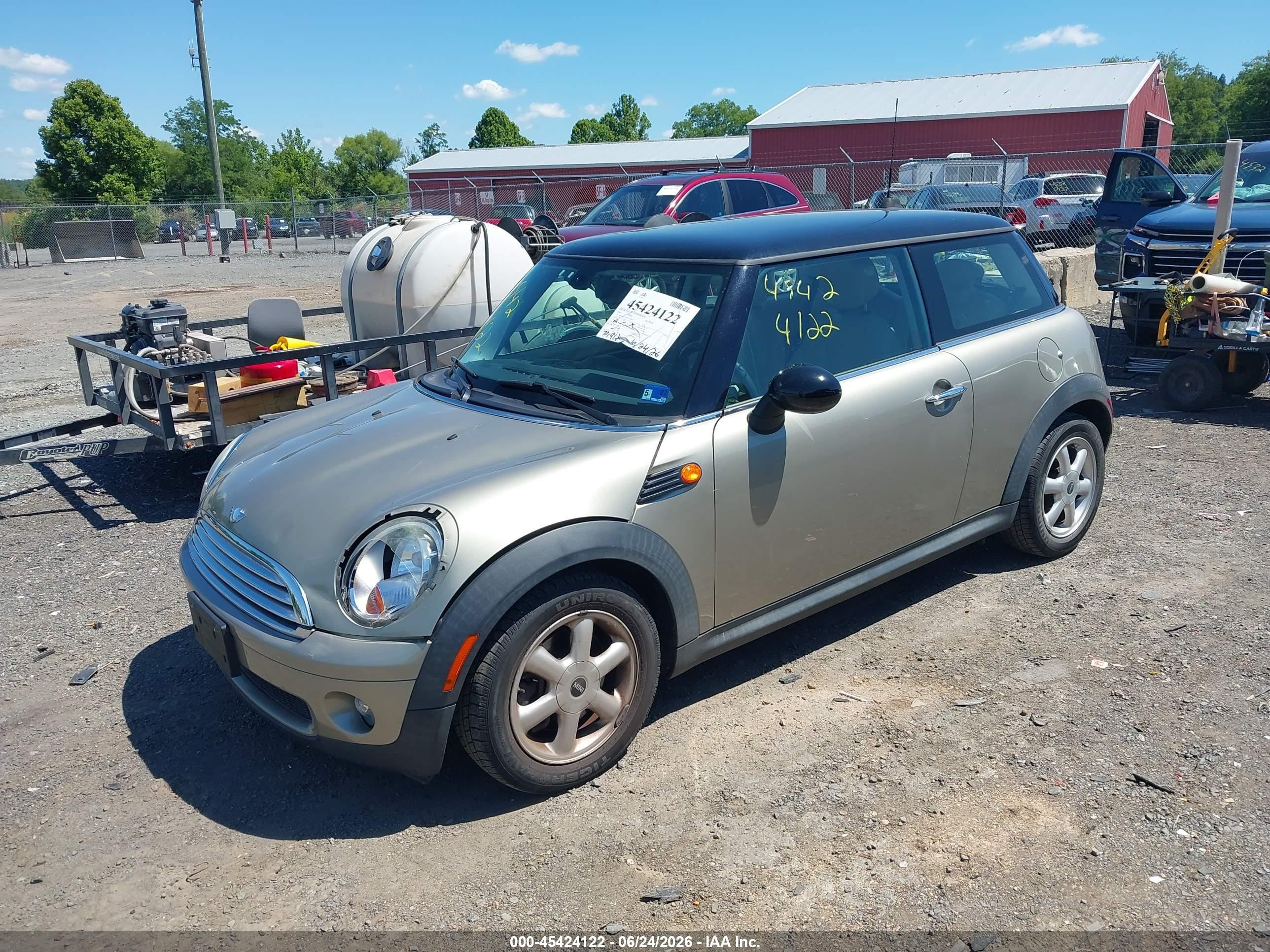 2007 Mini Cooper   Gold vin: WMWMF33587TT56856