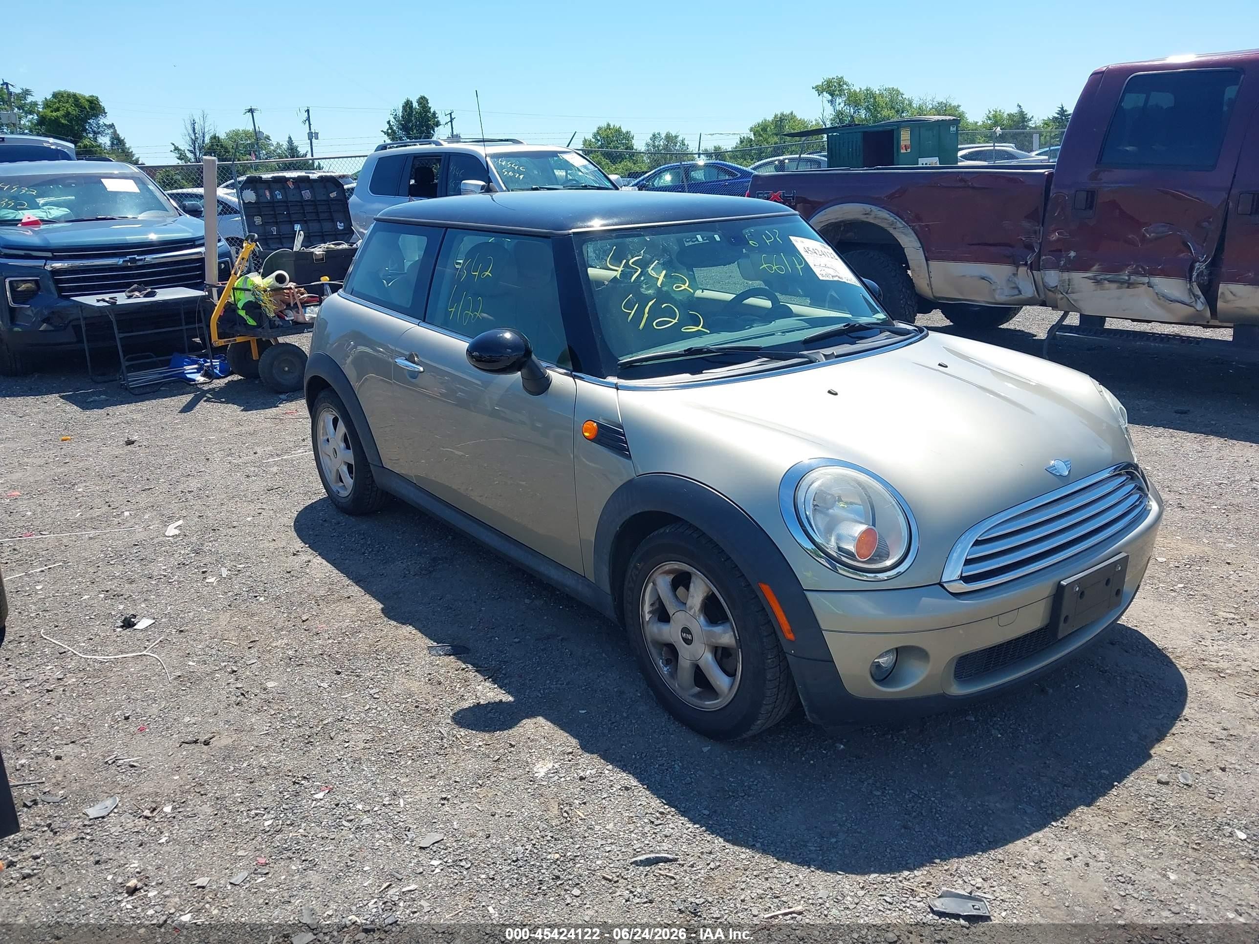 2007 Mini Cooper   Gold vin: WMWMF33587TT56856