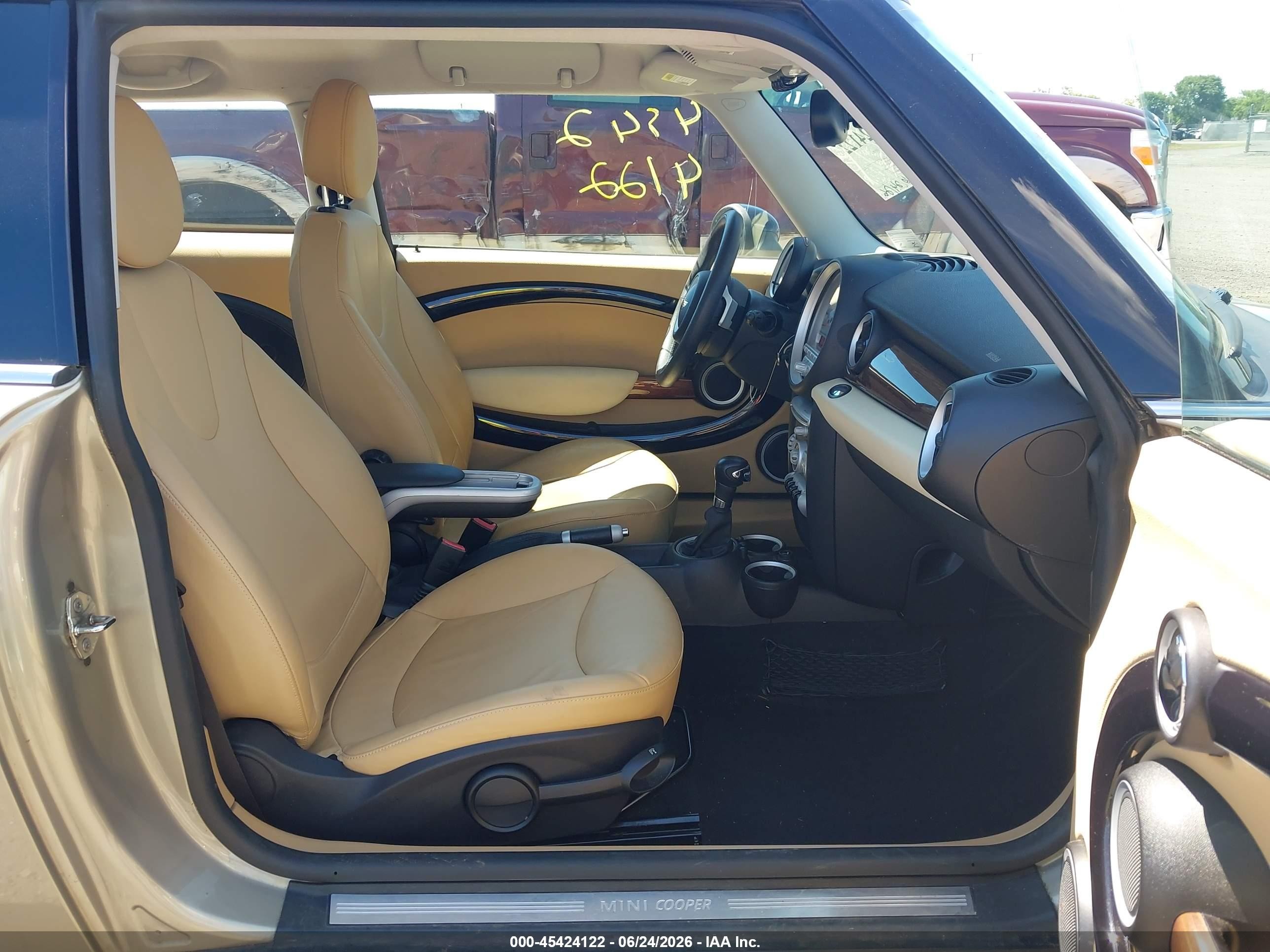 2007 Mini Cooper   Gold vin: WMWMF33587TT56856