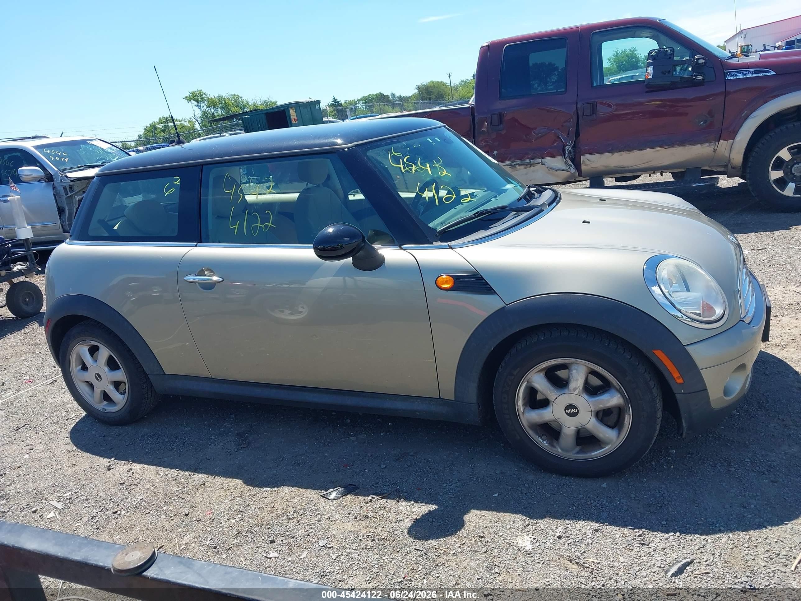 2007 Mini Cooper   Gold vin: WMWMF33587TT56856