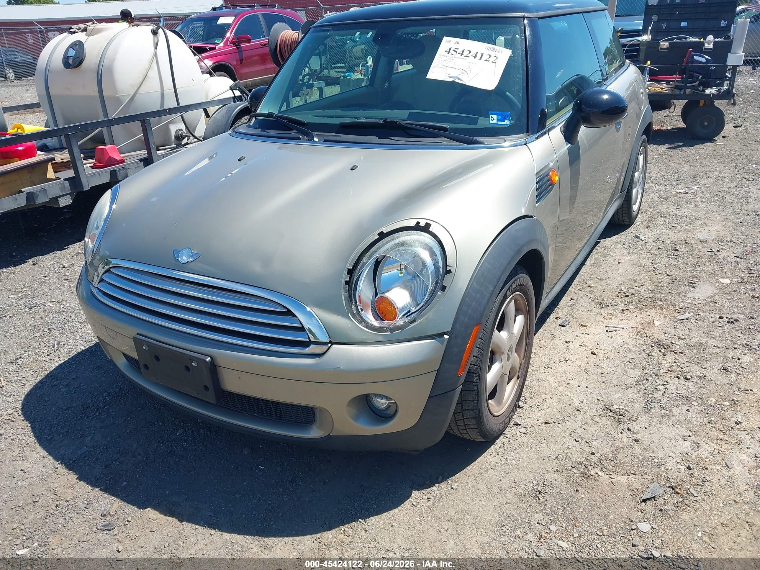 2007 Mini Cooper   Gold vin: WMWMF33587TT56856
