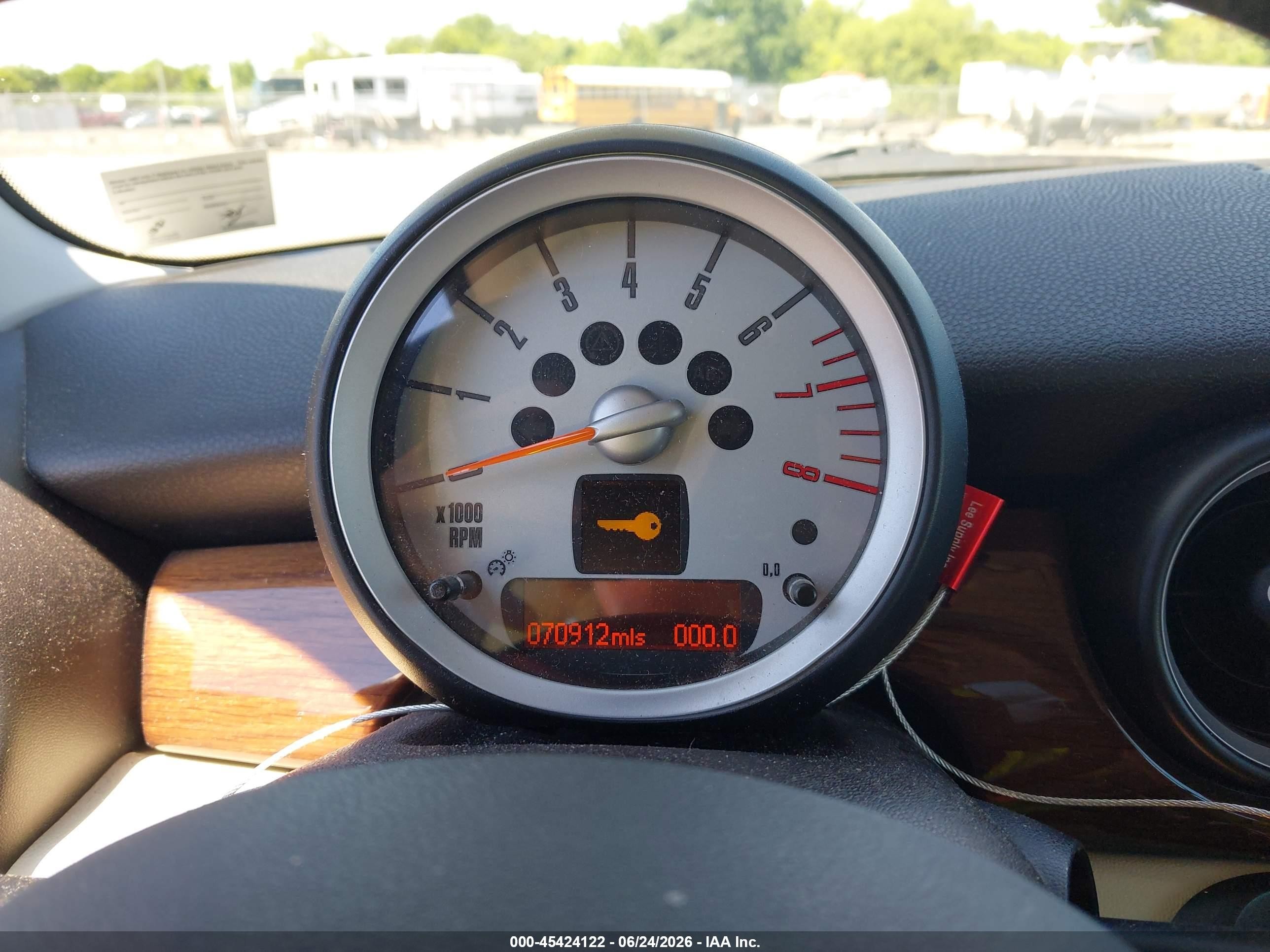 2007 Mini Cooper   Gold vin: WMWMF33587TT56856