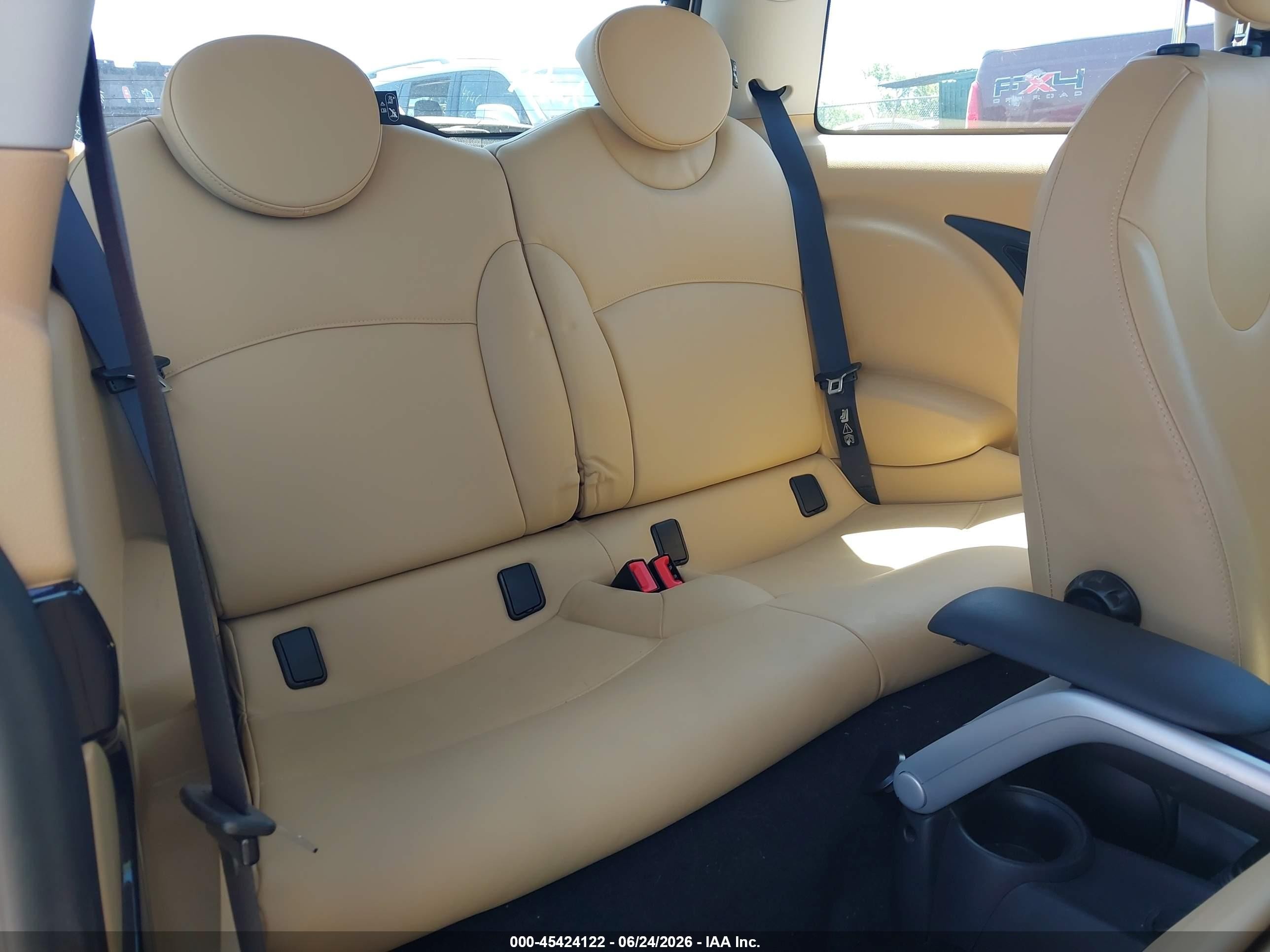 2007 Mini Cooper   Gold vin: WMWMF33587TT56856