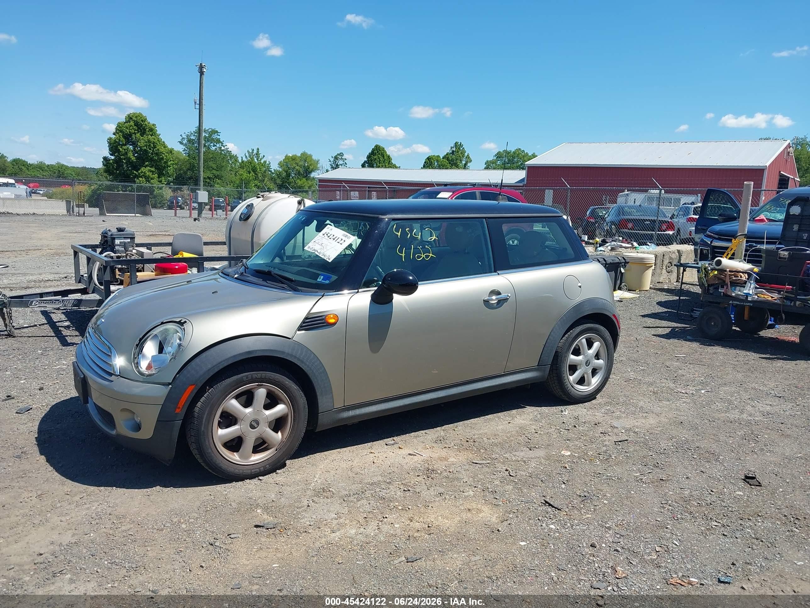 2007 Mini Cooper   Gold vin: WMWMF33587TT56856