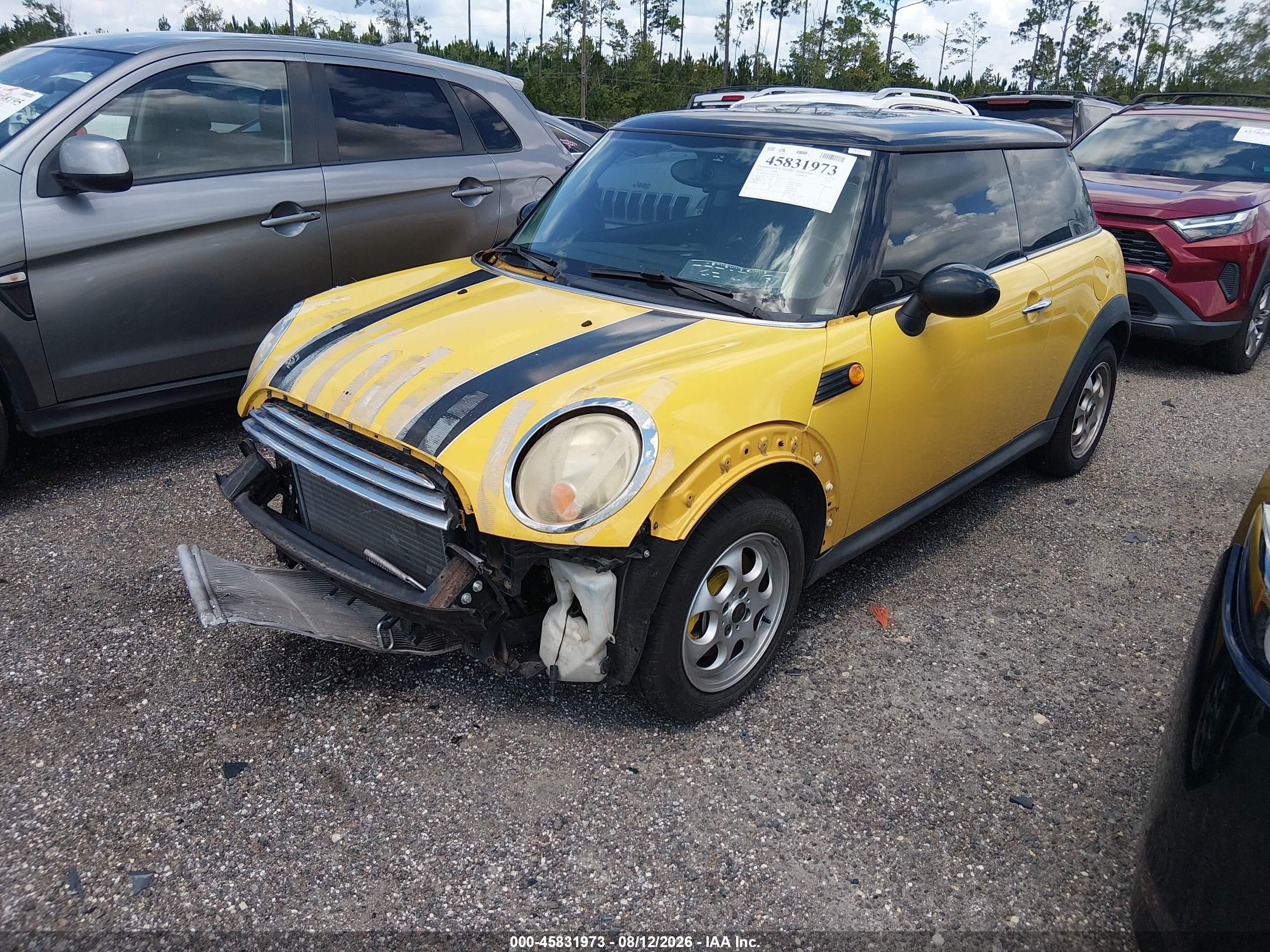 2009 Mini Cooper   Желтый vin: WMWMF33589TU76031